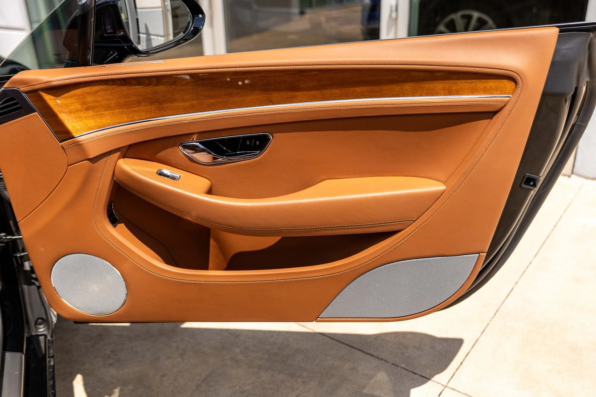 mph045_3672591086_Hi_Tech_Luxury_Imports_LLC_SCBDG_4_ZG_6_NC_091269_image_45_ed6d809c4a
