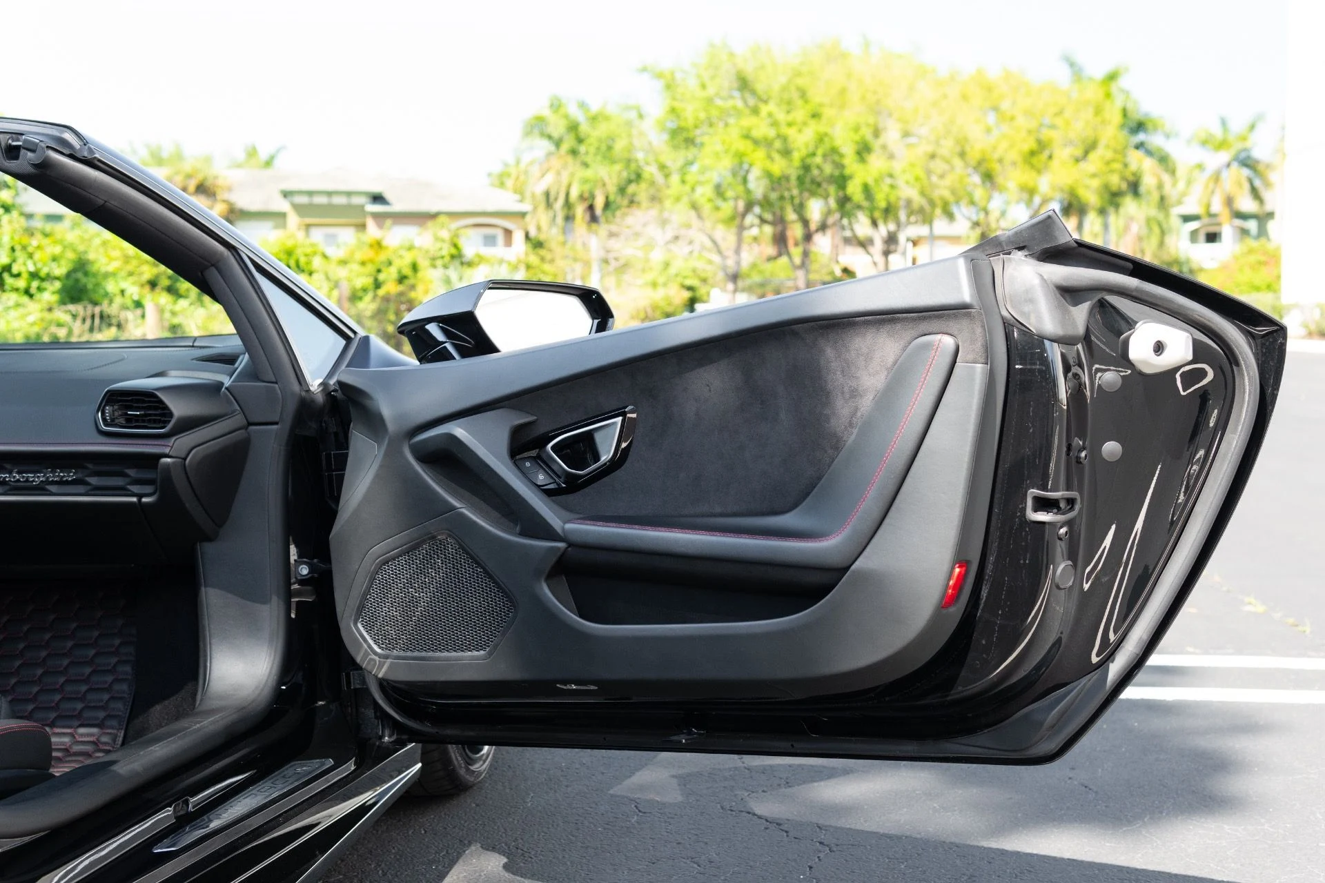 mph045_3673034180_Used_2017_Lamborghini_Huracan_LP_610_4_Spyder_1774364077_8215c42df0