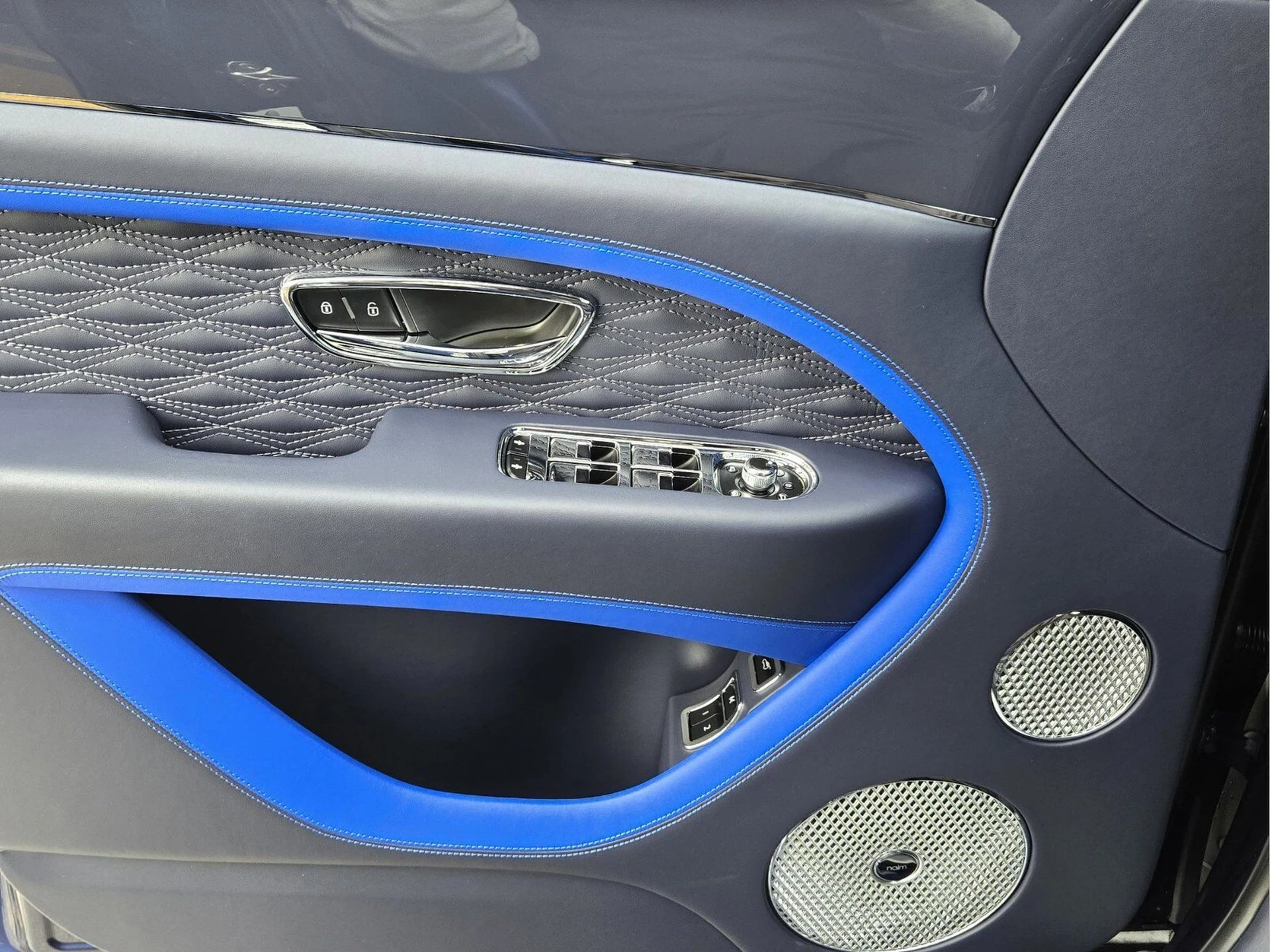 mph045_3689289870_7374f90caa8a3ca7322621c8ced6eec1x_6d7de99abc