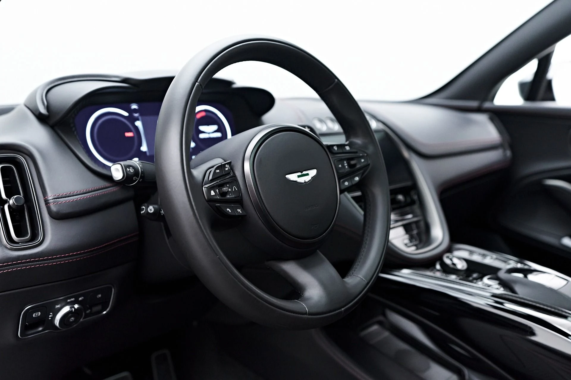 mph045_3695606707_Used_2023_Aston_Martin_DBX_707_1754786768_8732cf3b1a