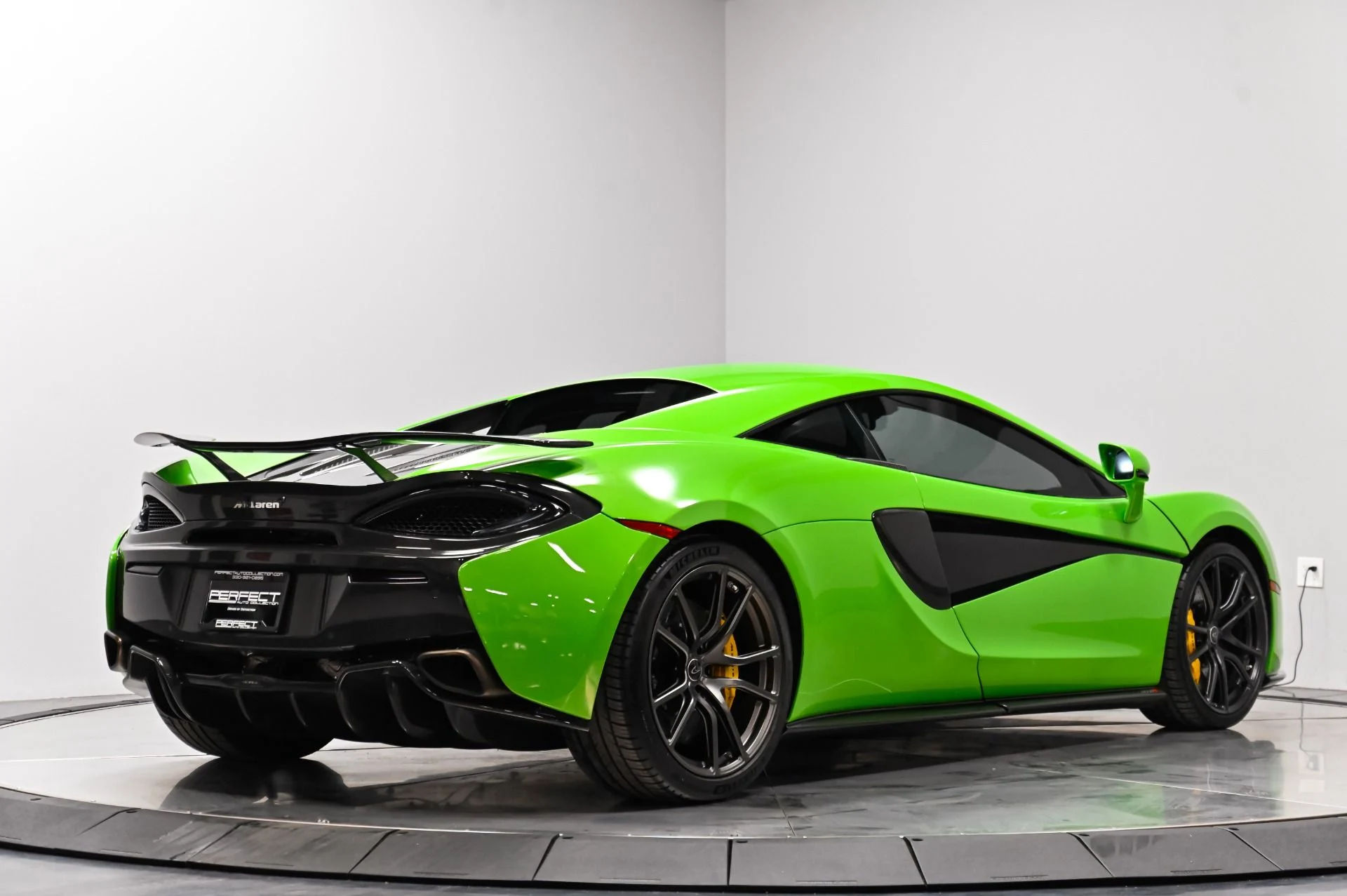 mph045_3717077565_Used_2016_Mc_Laren_570_S_Base_1792437916_9c36c3f849