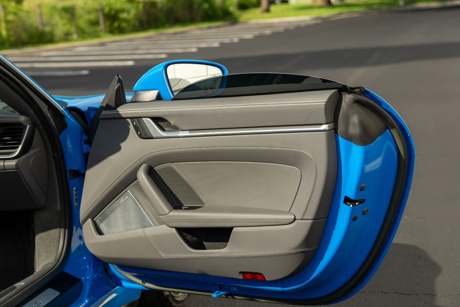 mph045_3727356228_Used_2023_Porsche_911_Turbo_S_1759285627_56b569cf66