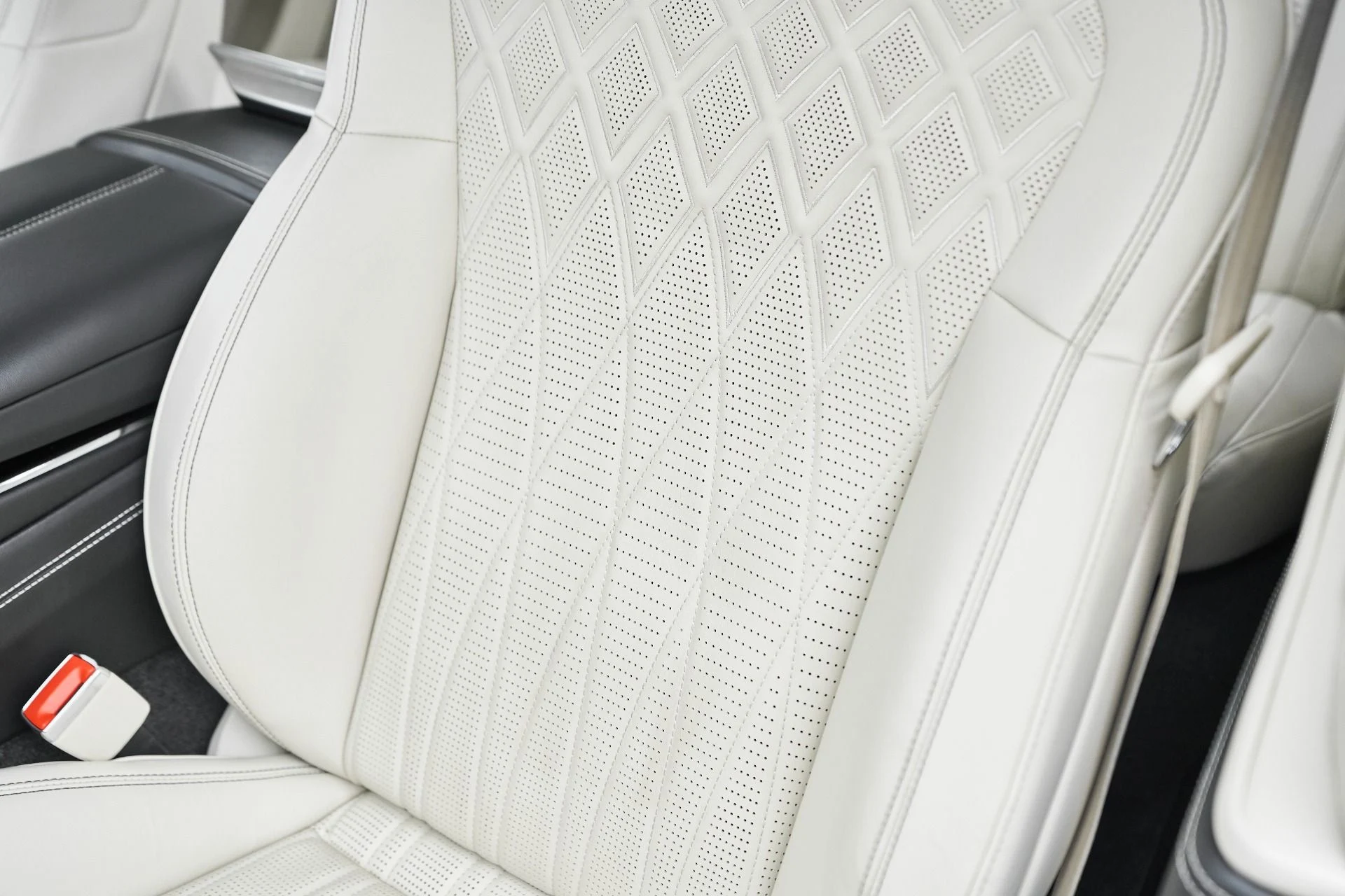 mph045_3734847474_Used_2022_Bentley_Flying_Spur_V8_1763502837_a45e5bd223