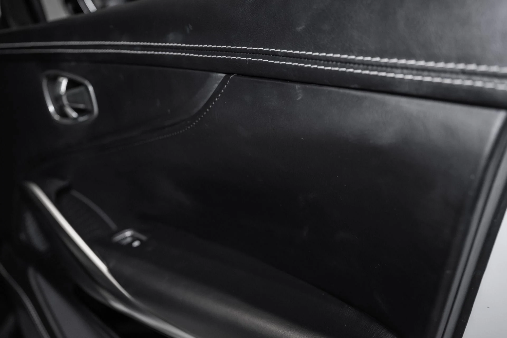 mph045_3742340014_Used_2023_Aston_Martin_DBX_707_1761749500_dc3898c259