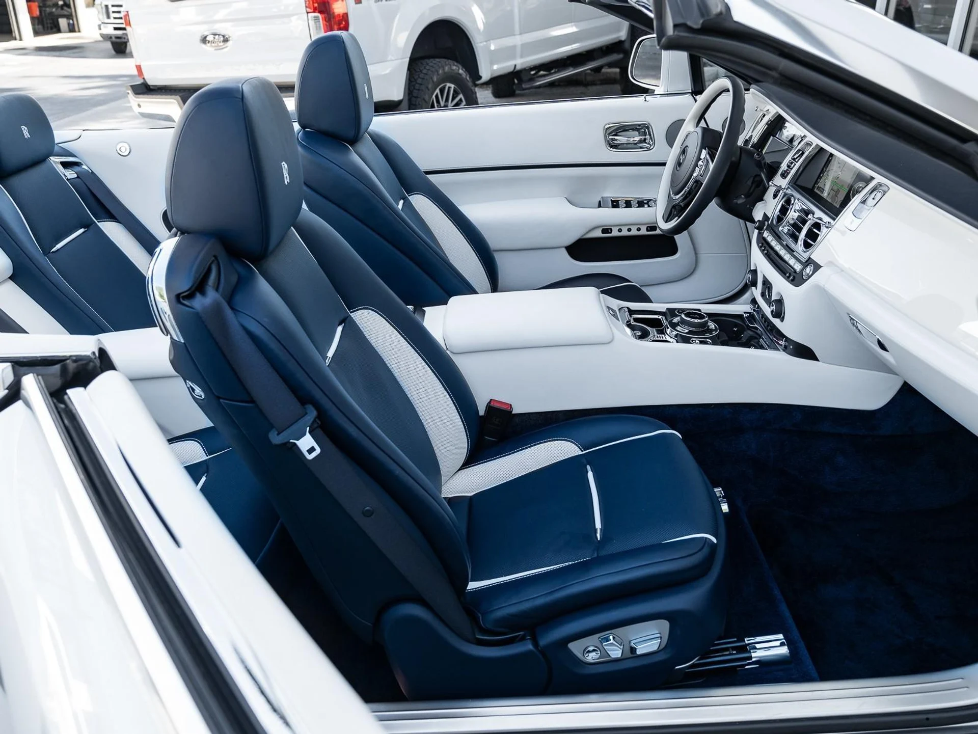 mph045_3751592949_Used_2019_Rolls_Royce_Dawn_1761832879_be544665fb