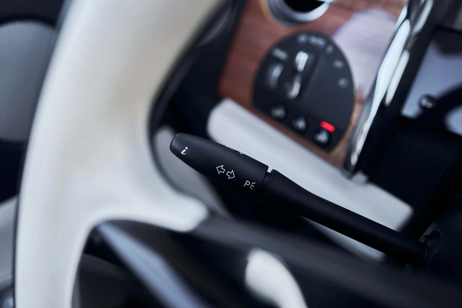 mph045_3757313408_Used_2018_Rolls_Royce_Dawn_1764124414_181a250f1c