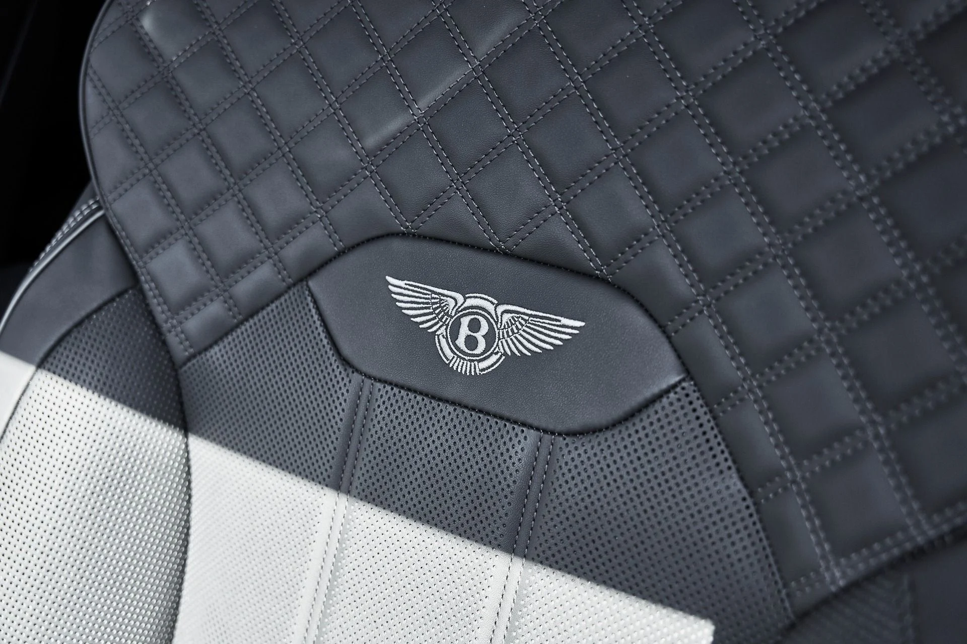 mph045_3768905132_Used_2025_Bentley_Bentayga_S_1782153011_946cd905eb
