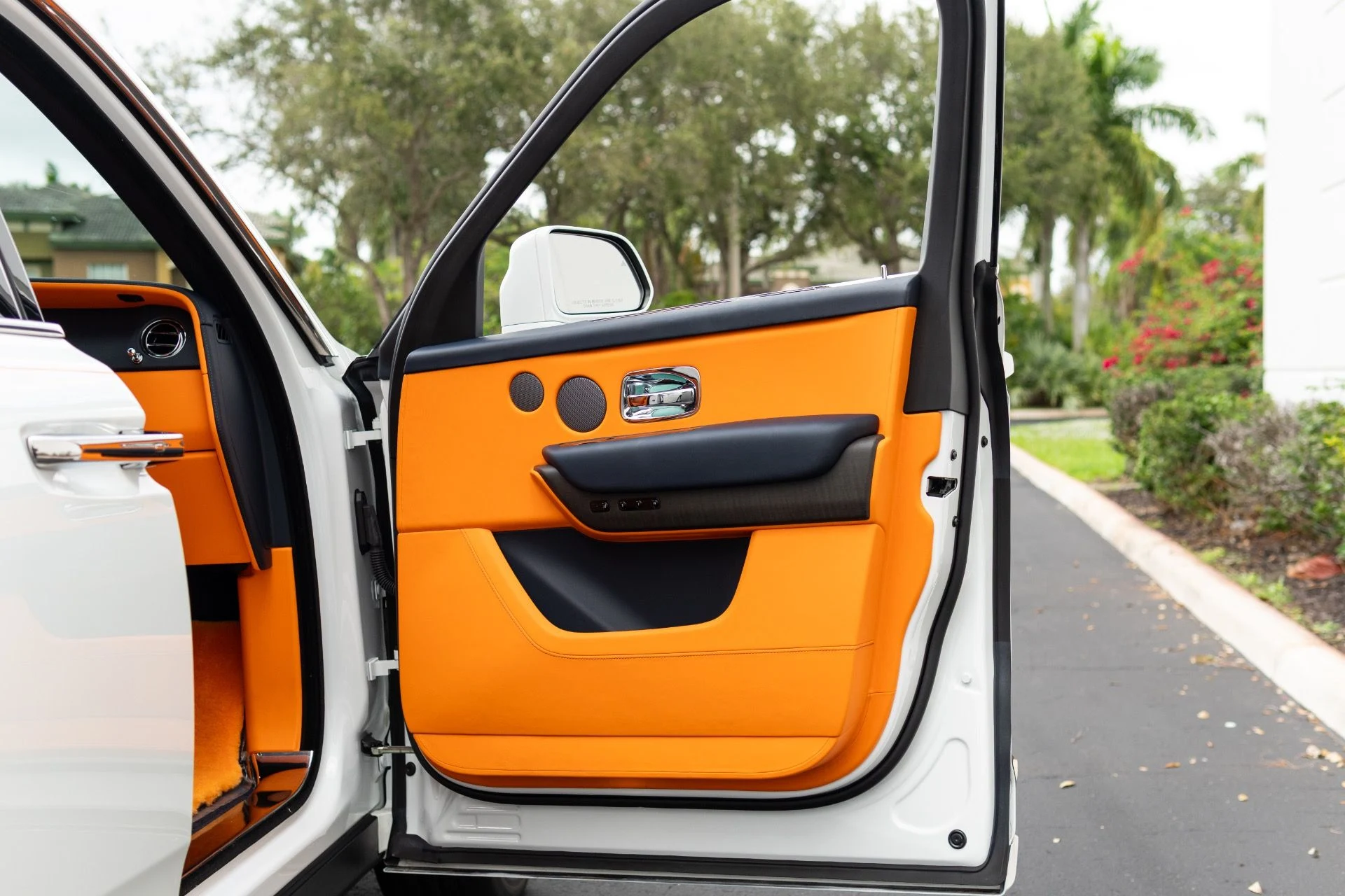 mph045_3773430701_Used_2023_Rolls_Royce_Cullinan_1766776442_c8cb3372b5