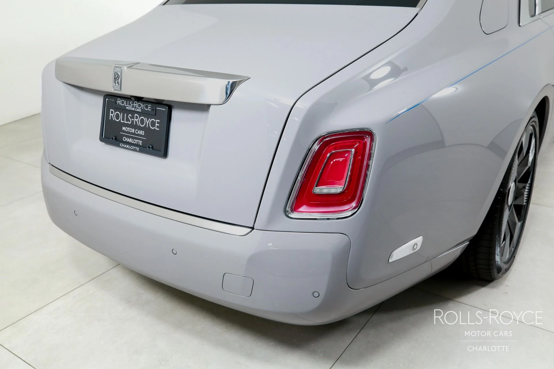mph045_3776392751_Used_2024_Rolls_Royce_Phantom_1789145649_0d72e2fa8d