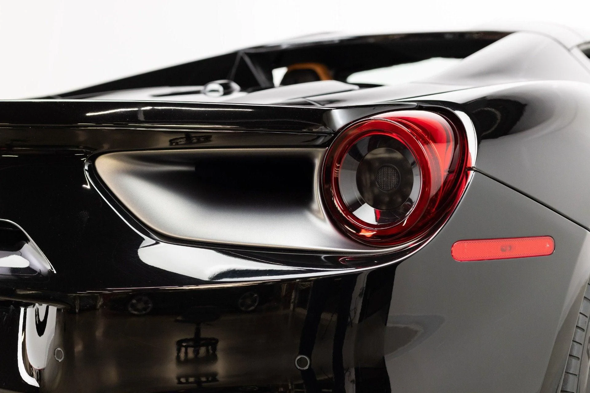 mph045_3782897351_Used_2017_Ferrari_488_Spider_1777367848_e3264f9286