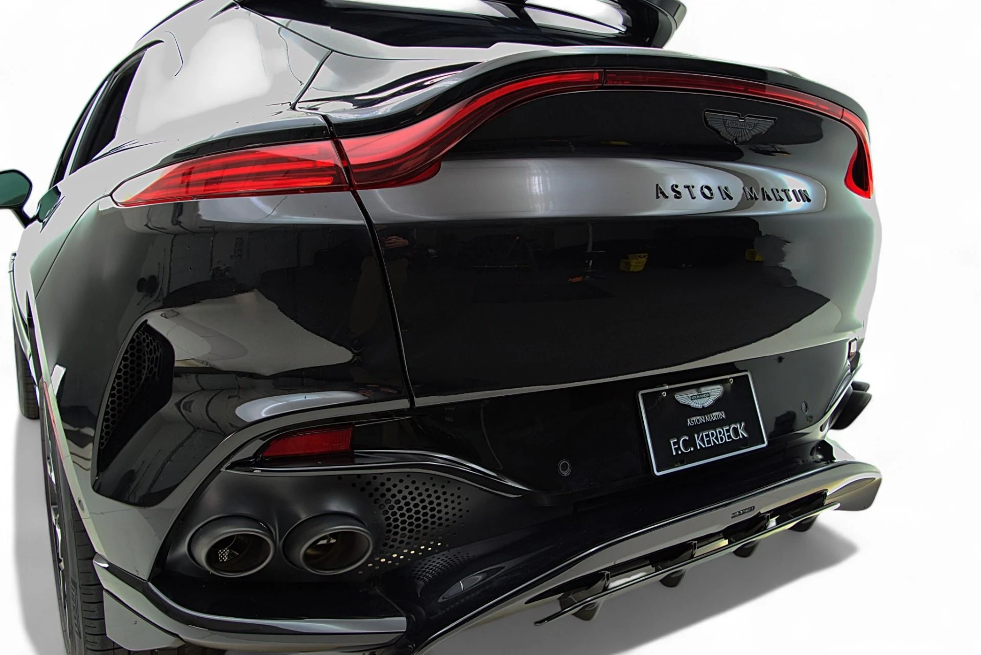 mph045_3803351875_Used_2023_Aston_Martin_DBX_707_1a4286791f