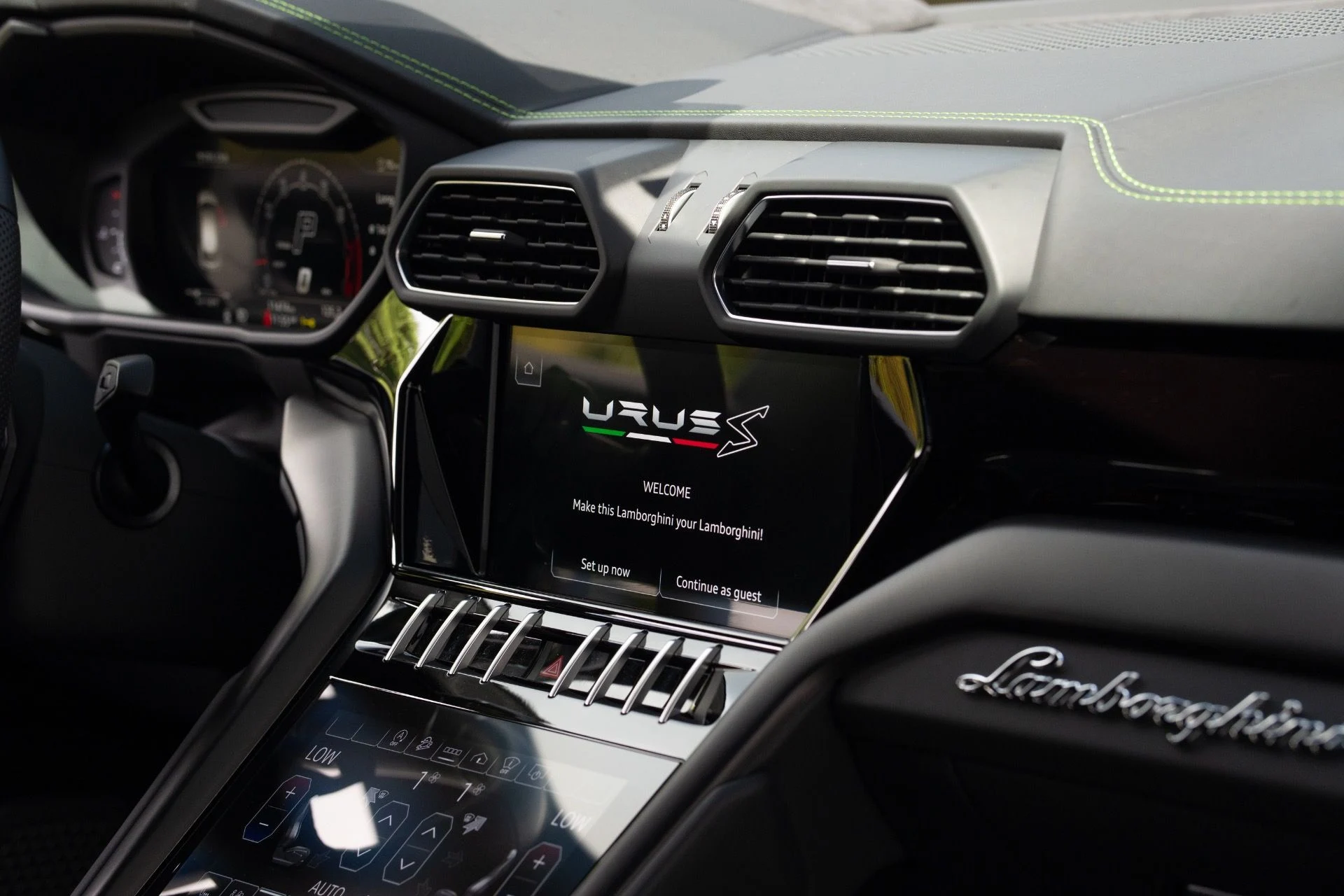 mph045_3813782562_Used_2023_Lamborghini_Urus_S_1758835388_3db7880f52