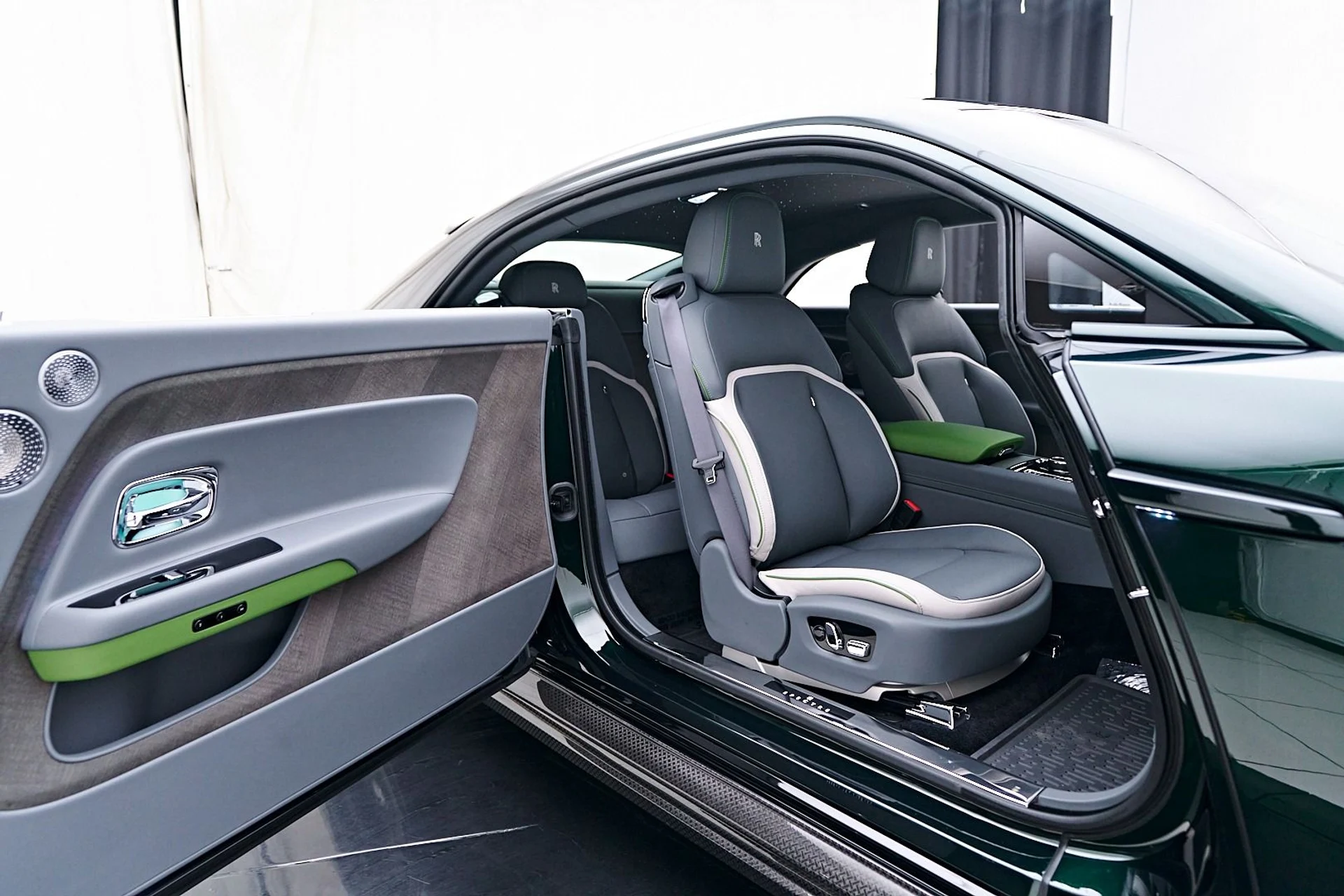 mph045_3819366319_Used_2024_Rolls_Royce_Spectre_1741399260_84bed91d45