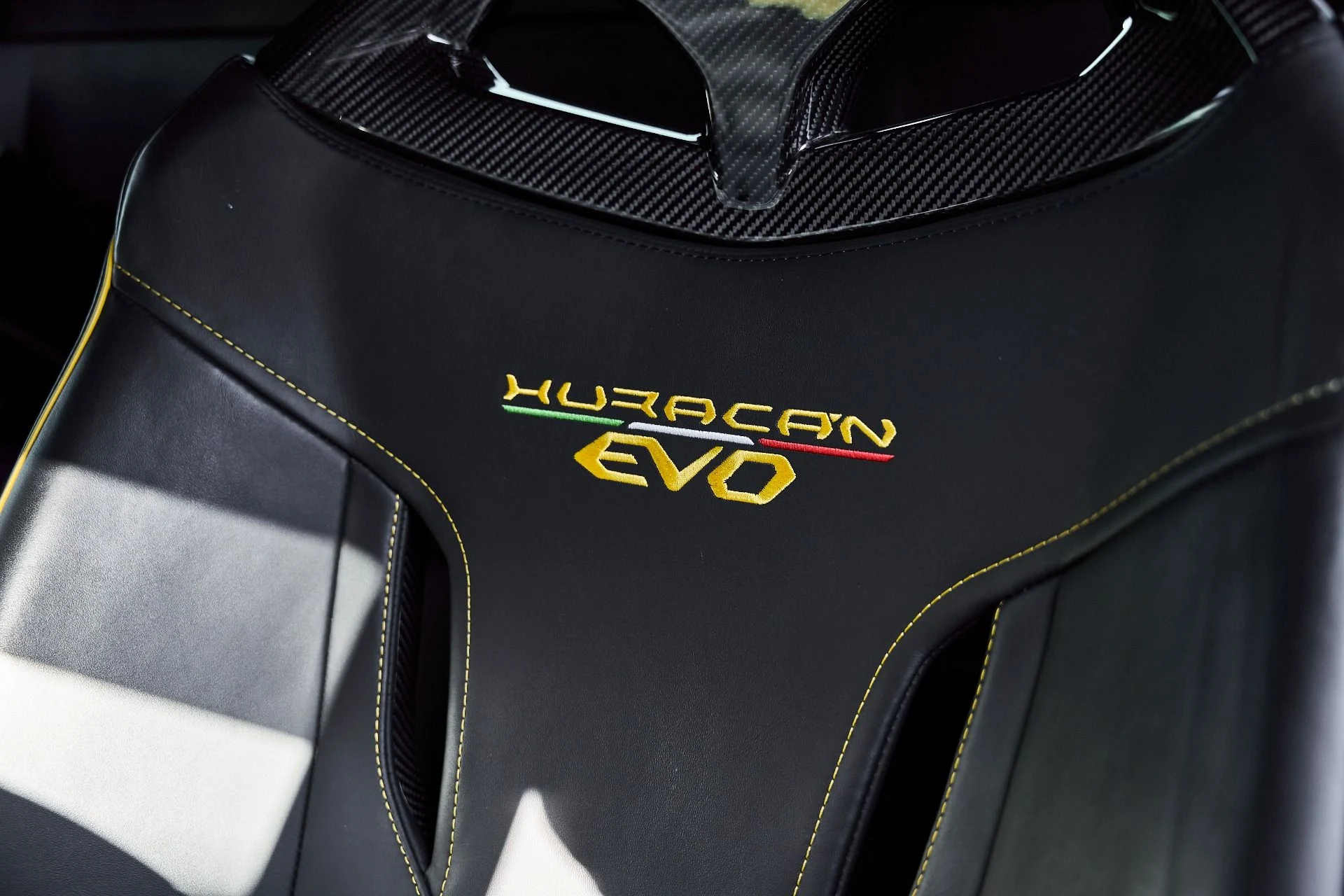 mph045_3821161195_Used_2021_Lamborghini_Huracan_EVO_Base_1774405013_3a00ca1ebe