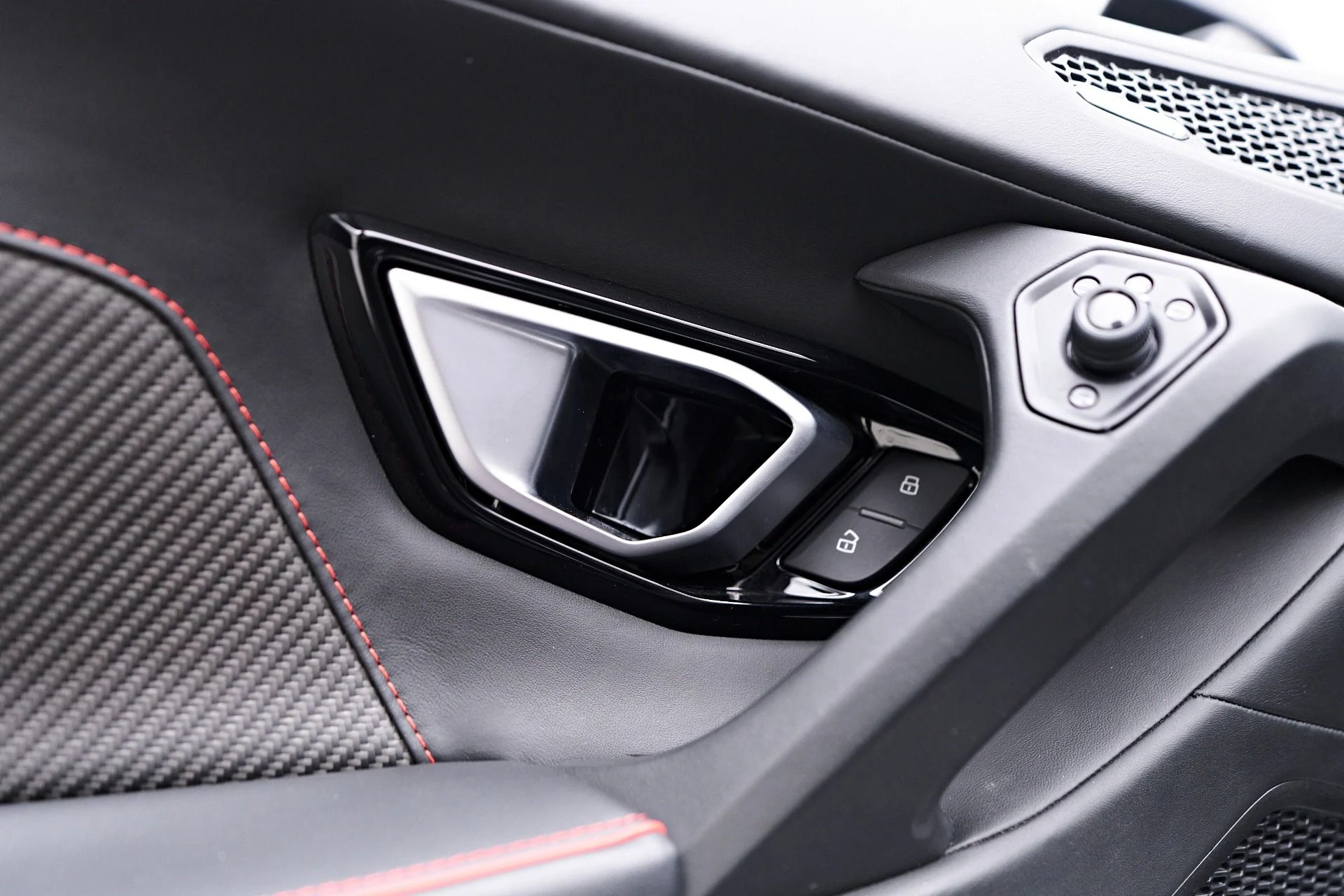 mph045_3829769454_Used_2020_Lamborghini_Huracan_EVO_Base_1755655921_0f218cb9b0
