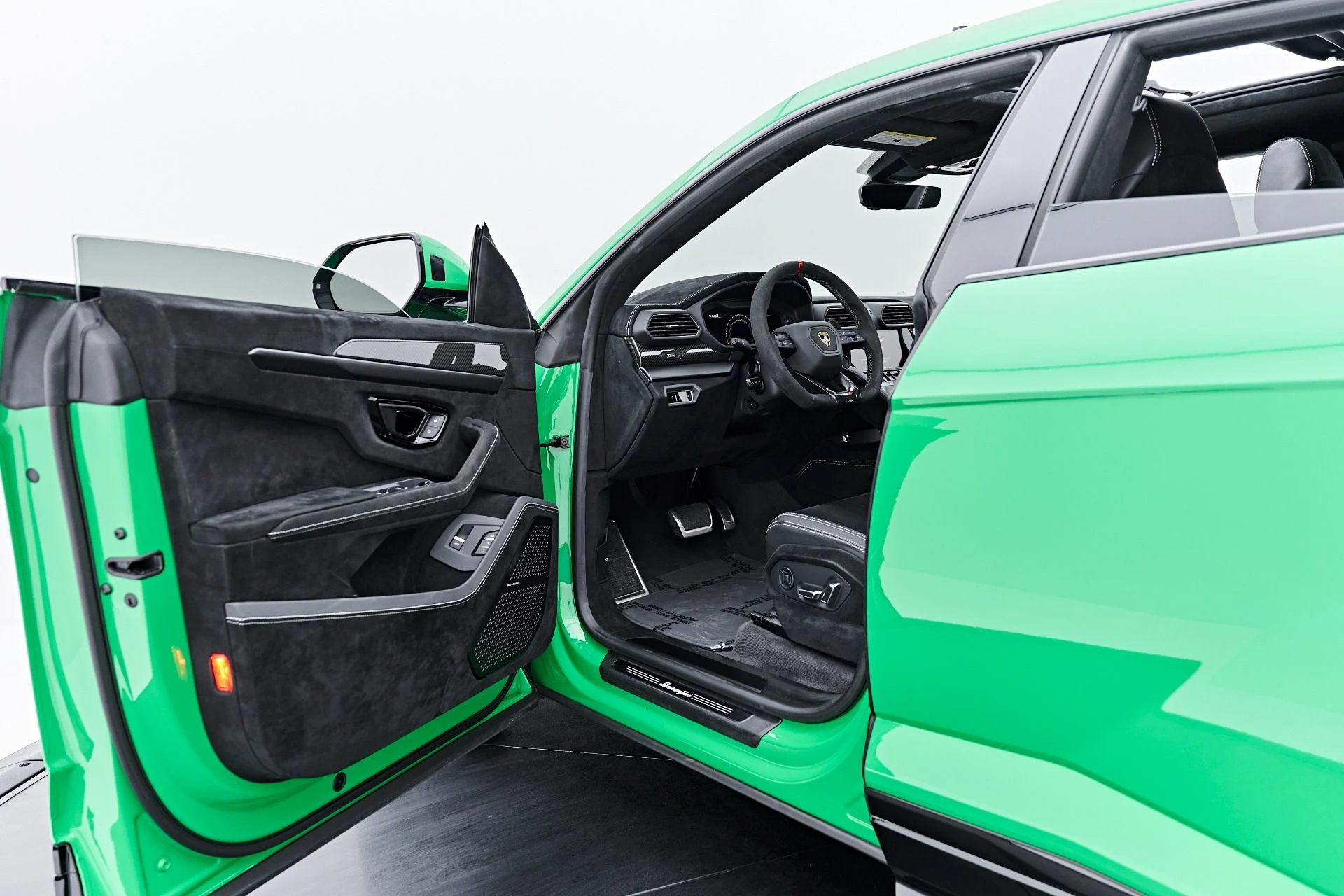 mph045_3831706371_Used_2023_Lamborghini_Urus_Performante_1788571186_12c9063f73