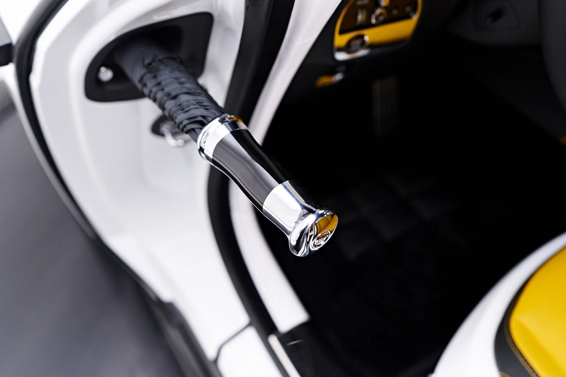 mph045_3845294491_Used_2025_Rolls_Royce_Spectre_Base_1753213338_4784c37297