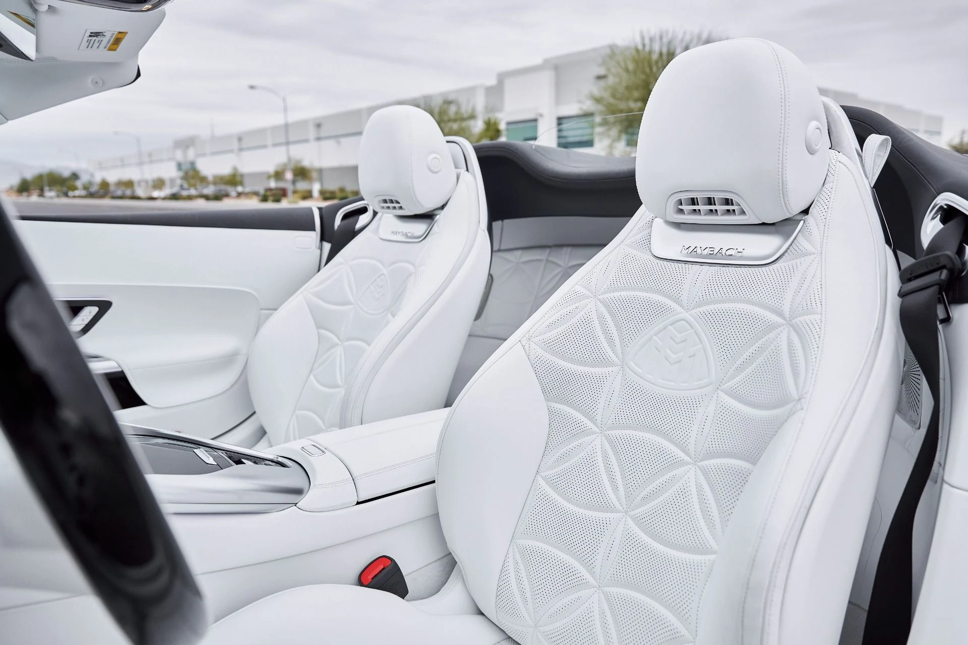 mph045_3845925454_Used_2026_Mercedes_Benz_SL_Class_Maybach_SL_680_1767218141_880850bf98