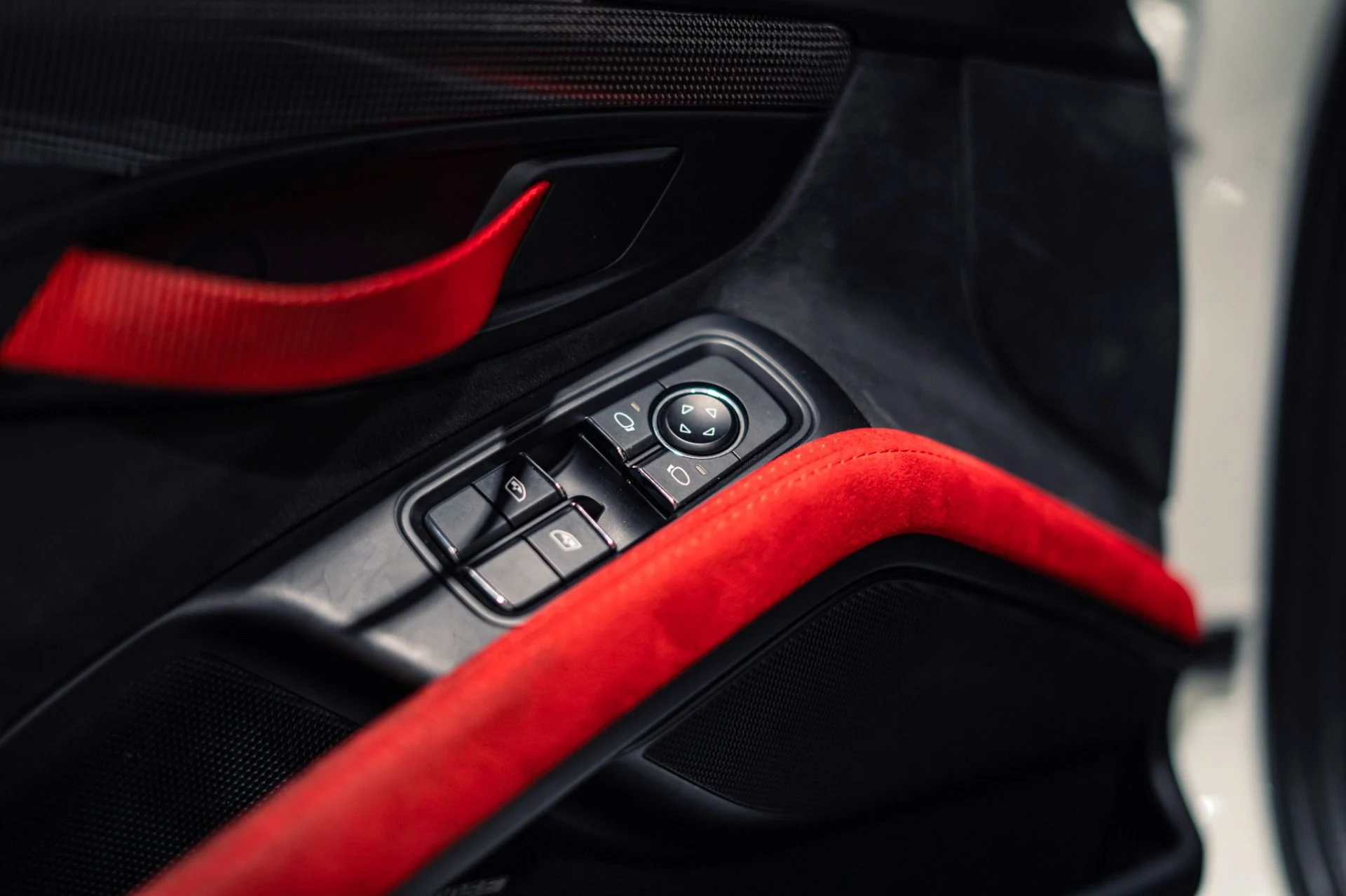 mph045_3857223446_Used_2018_Porsche_911_GT_2_RS_1777474085_705674fc63