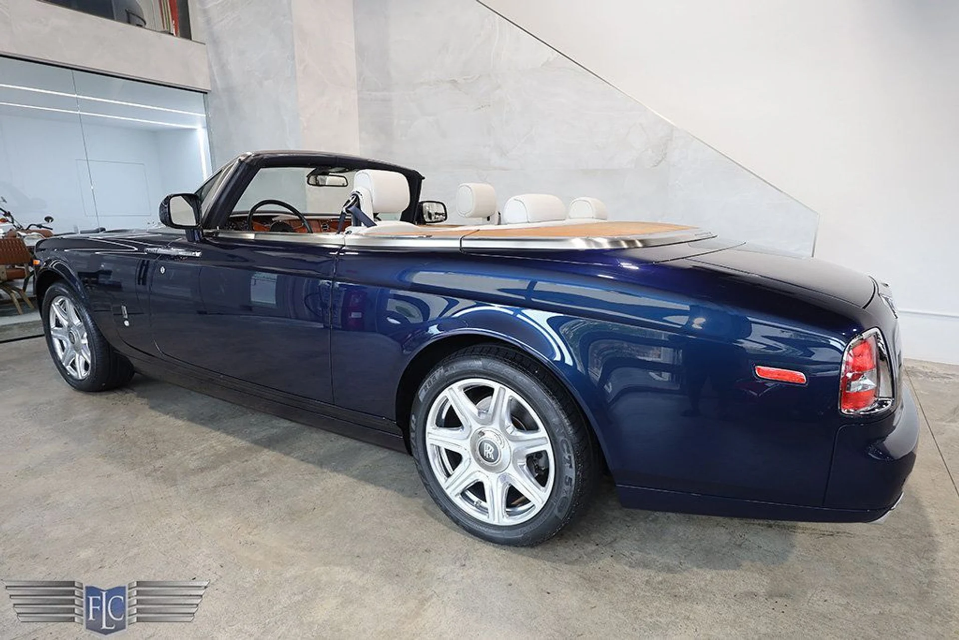 mph045_3866572546_used_2013_rolls_royce_phantom_coupe_2drdrophead_9689_22930572_46_1024_51070ad955