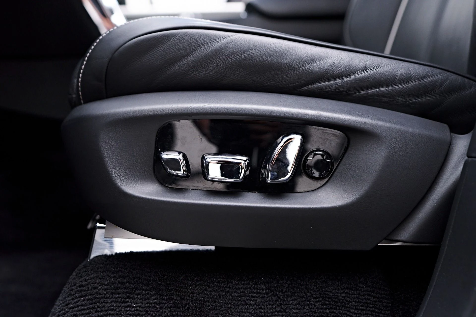 mph045_3886370463_Used_2023_Rolls_Royce_Cullinan_Base_1756252121_0261b87ab4