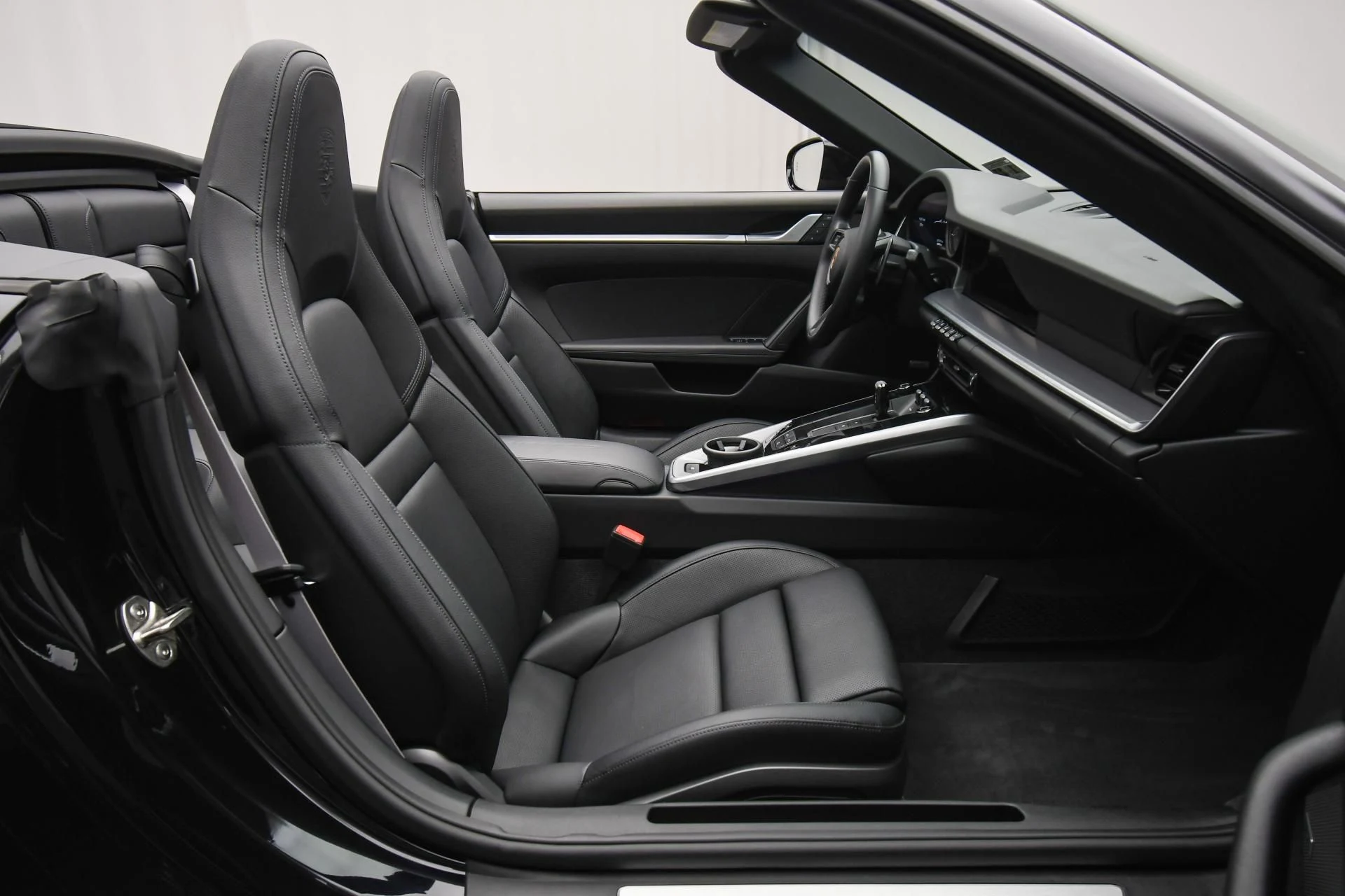 mph045_3900901479_Used_2022_Porsche_911_Carrera_1753776420_730d2479e1