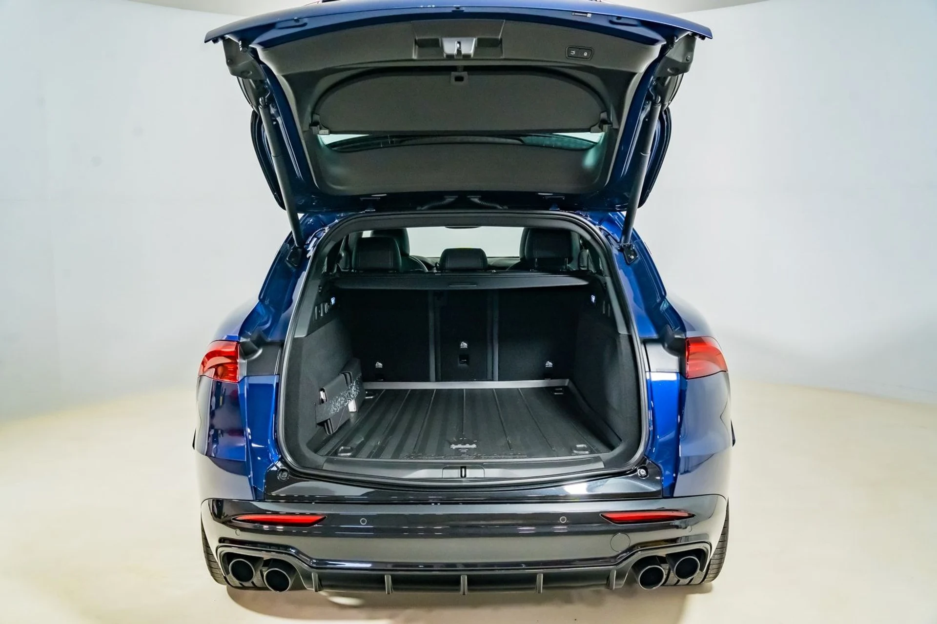 mph045_3923912001_46d0d2be3d8f4e39a807ee56e857c696_916fb55c56