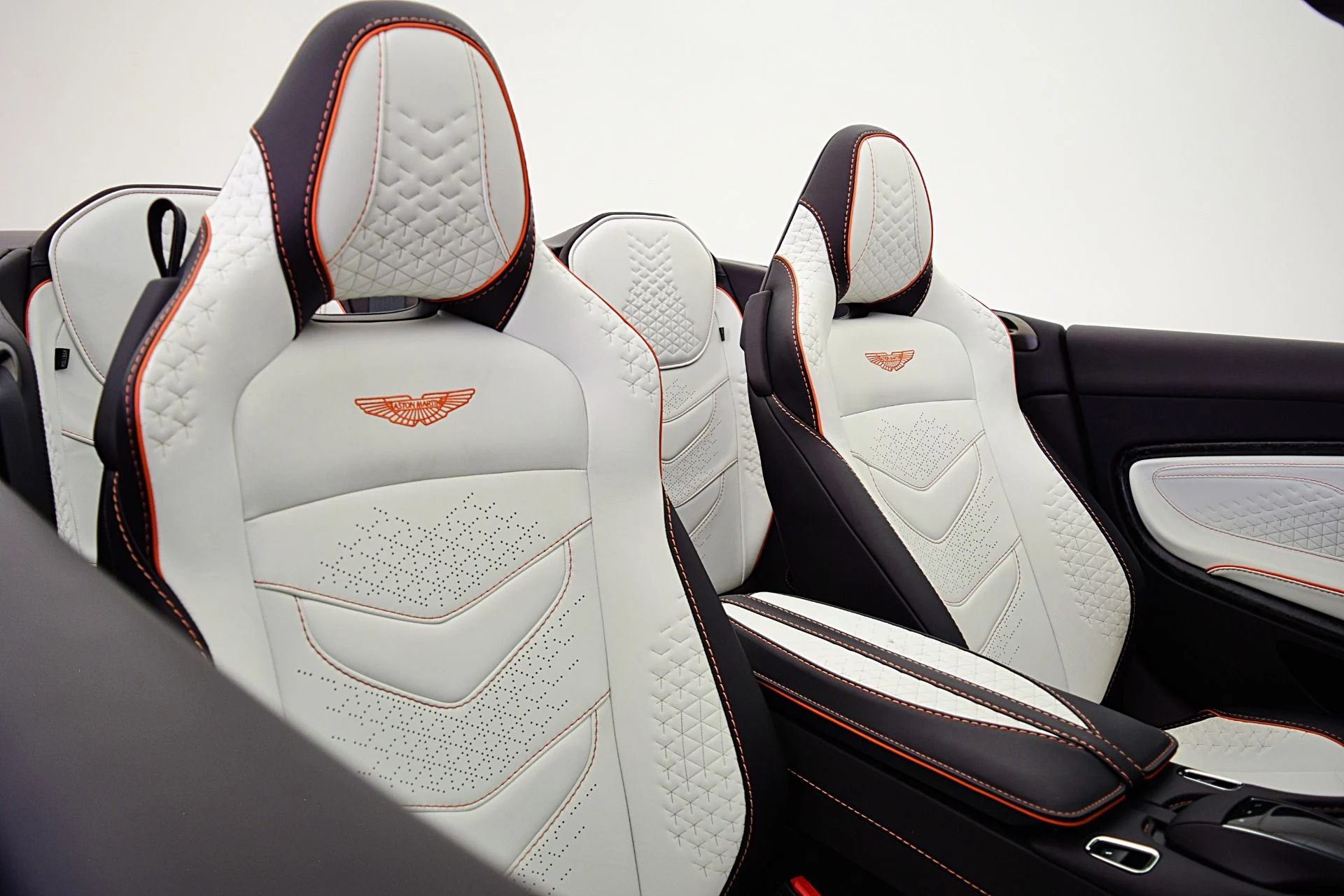 mph045_3943344149_Used_2023_Aston_Martin_DBS_Volante_f3b5369248