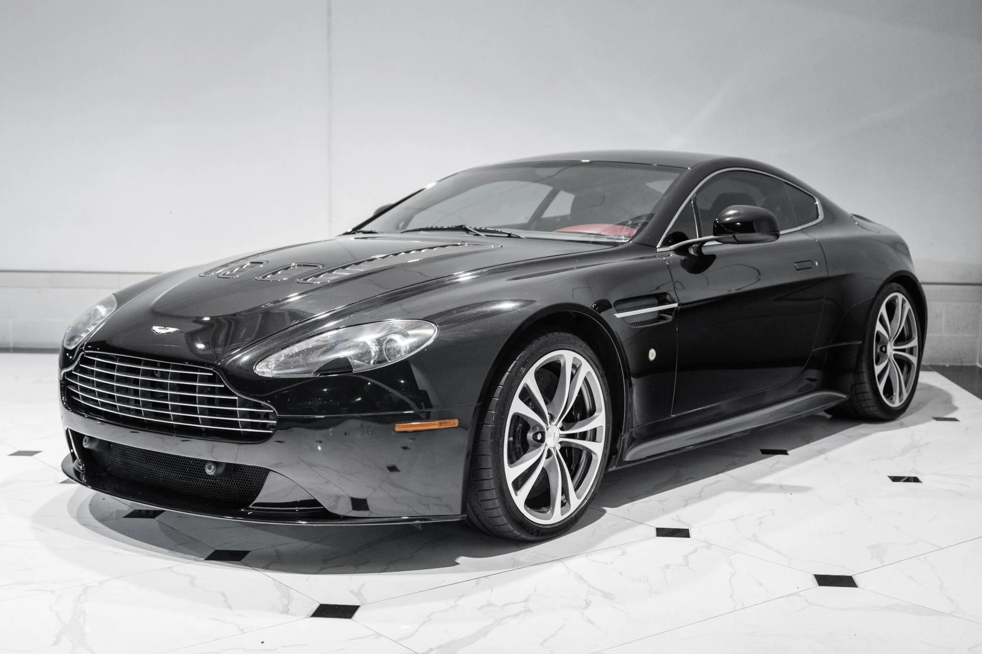 mph045_3963909910_Used_2011_Aston_Martin_V12_Vantage_1762183015_a626c54f89