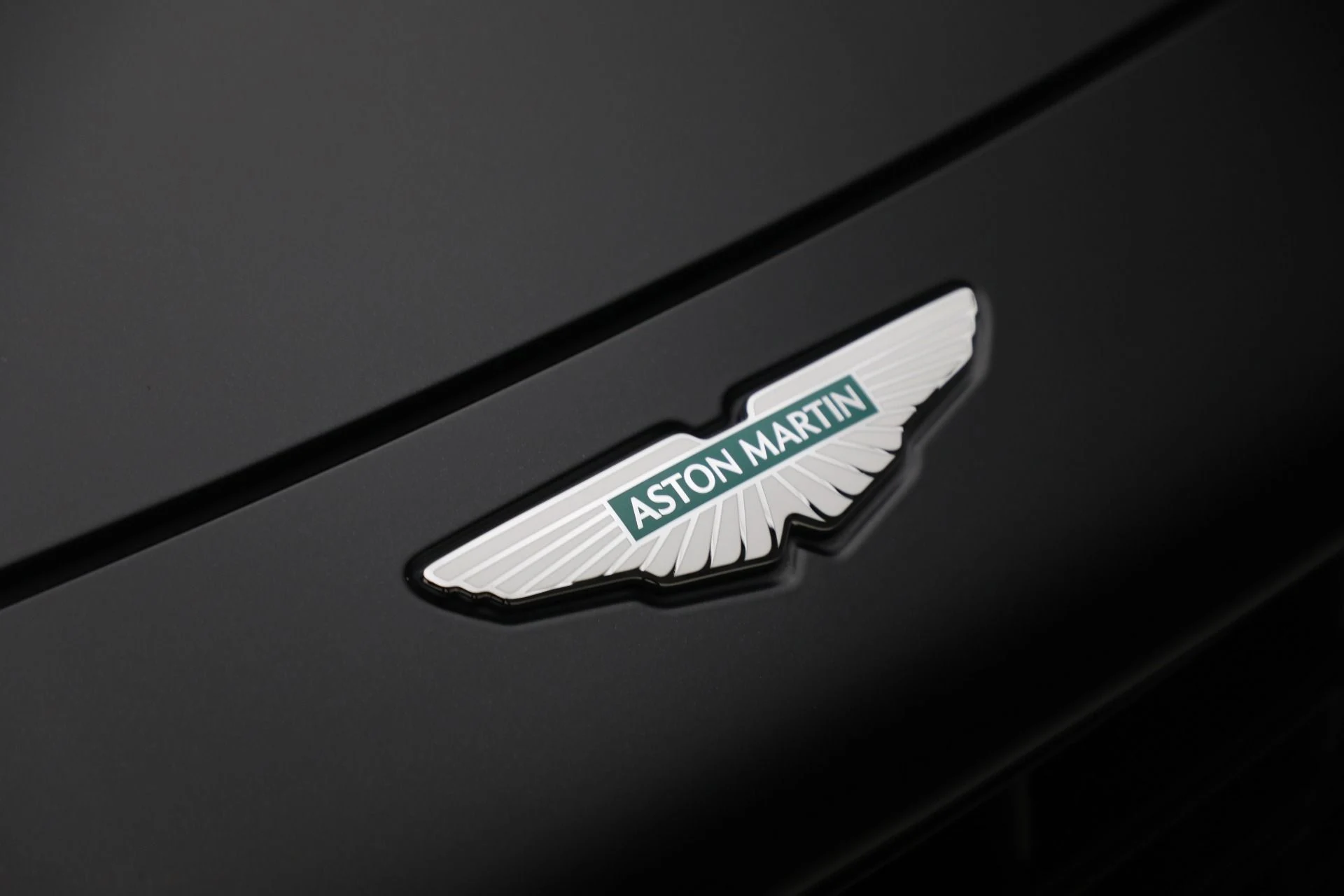 mph045_3979669084_Used_2024_Aston_Martin_DB_12_Volante_1778012465_3d4c9f957c
