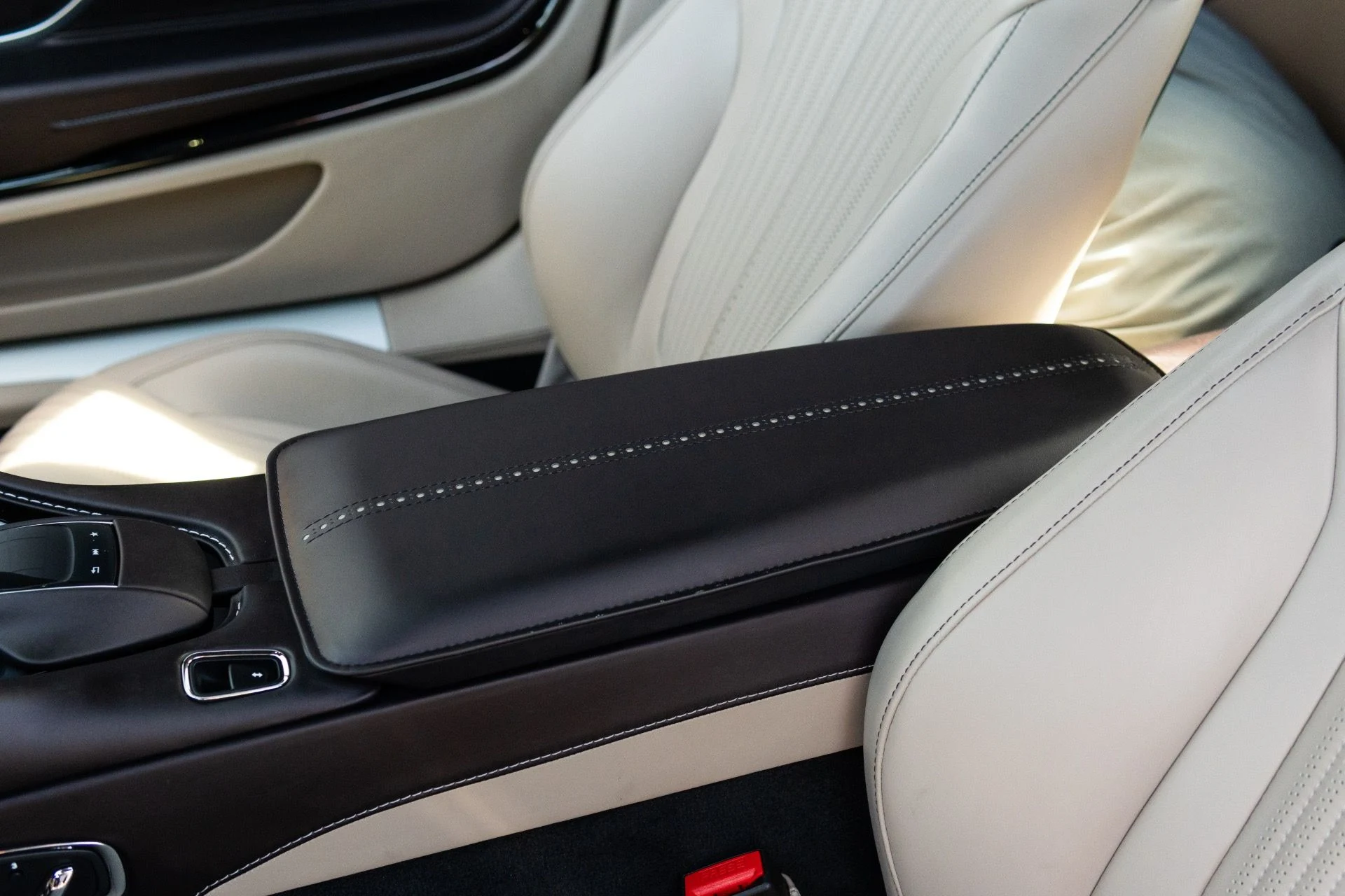 mph045_4035437541_Used_2023_Aston_Martin_DB_11_V8_1765580220_8c03f98607