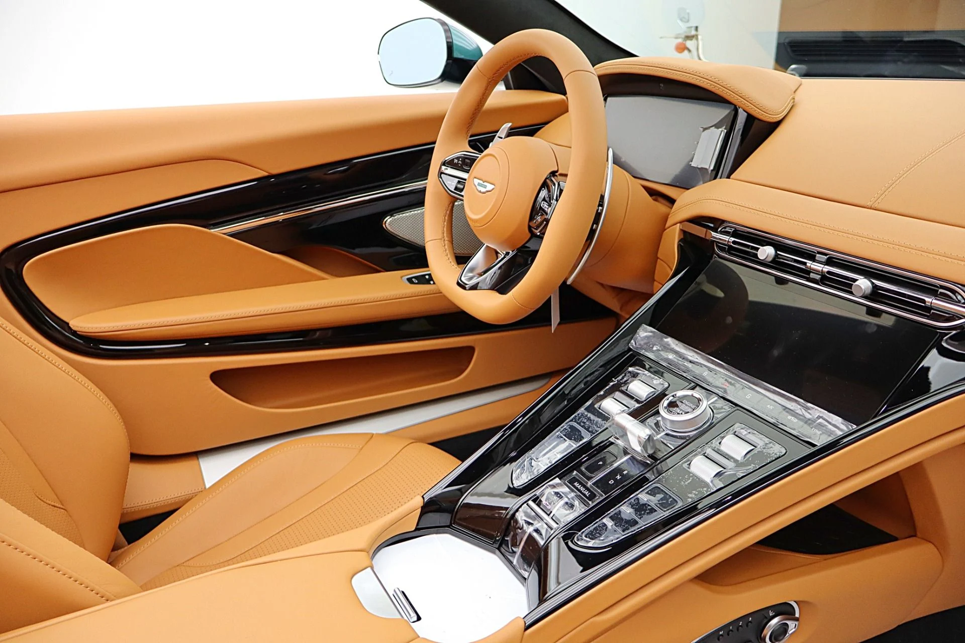 mph045_4053479460_New_2026_Aston_Martin_DB_12_Volante_099dbb5b0d