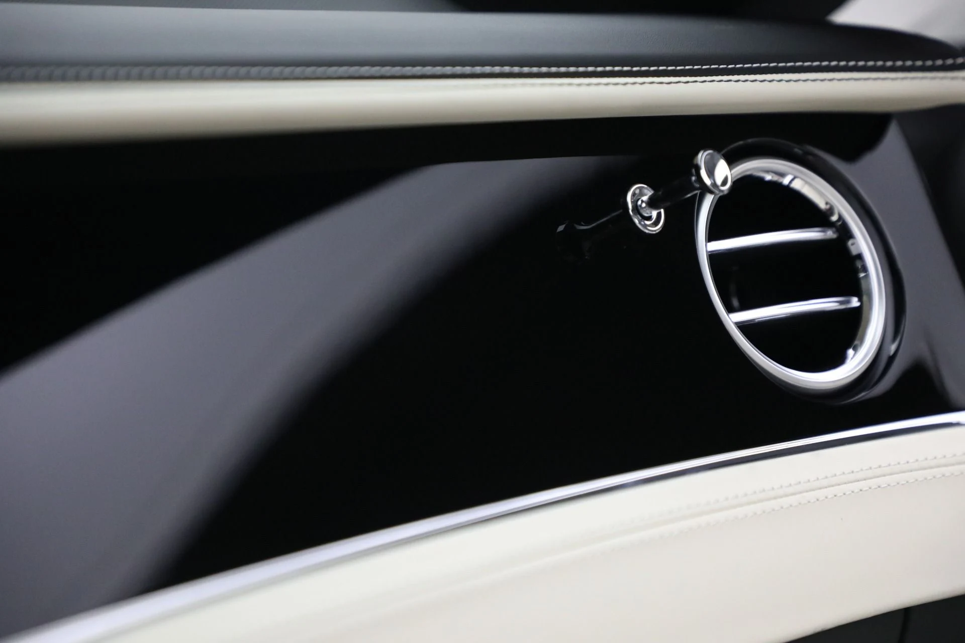 mph045_4060328945_New_2024_Bentley_Continental_GTC_Edition_8_385f746f84