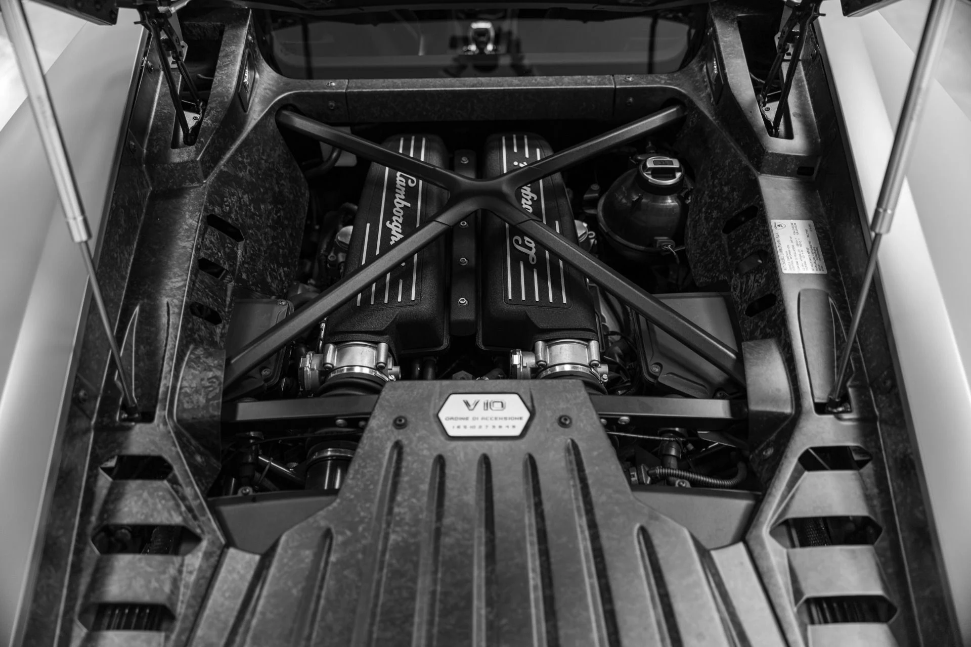 mph045_4078690456_Used_2017_Lamborghini_Huracan_1765410503_303fa6b369