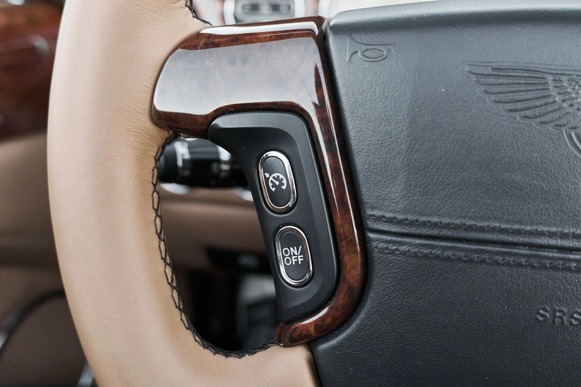 mph045_409782613_Used_2009_Bentley_Azure_Base_1765906208_820b005daf