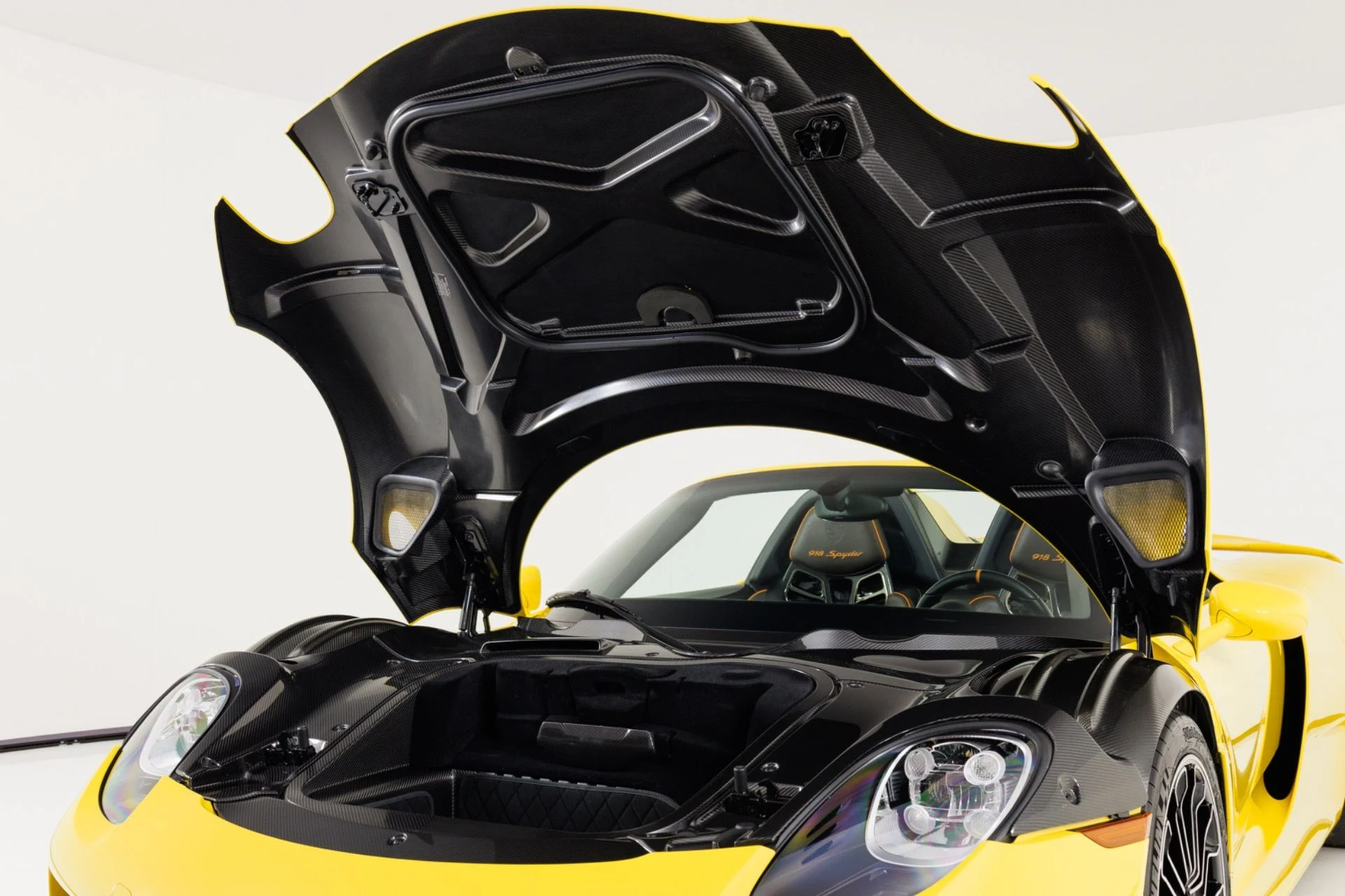 mph045_4114009109_Used_2015_Porsche_918_Spyder_1789427636_e04ba55818