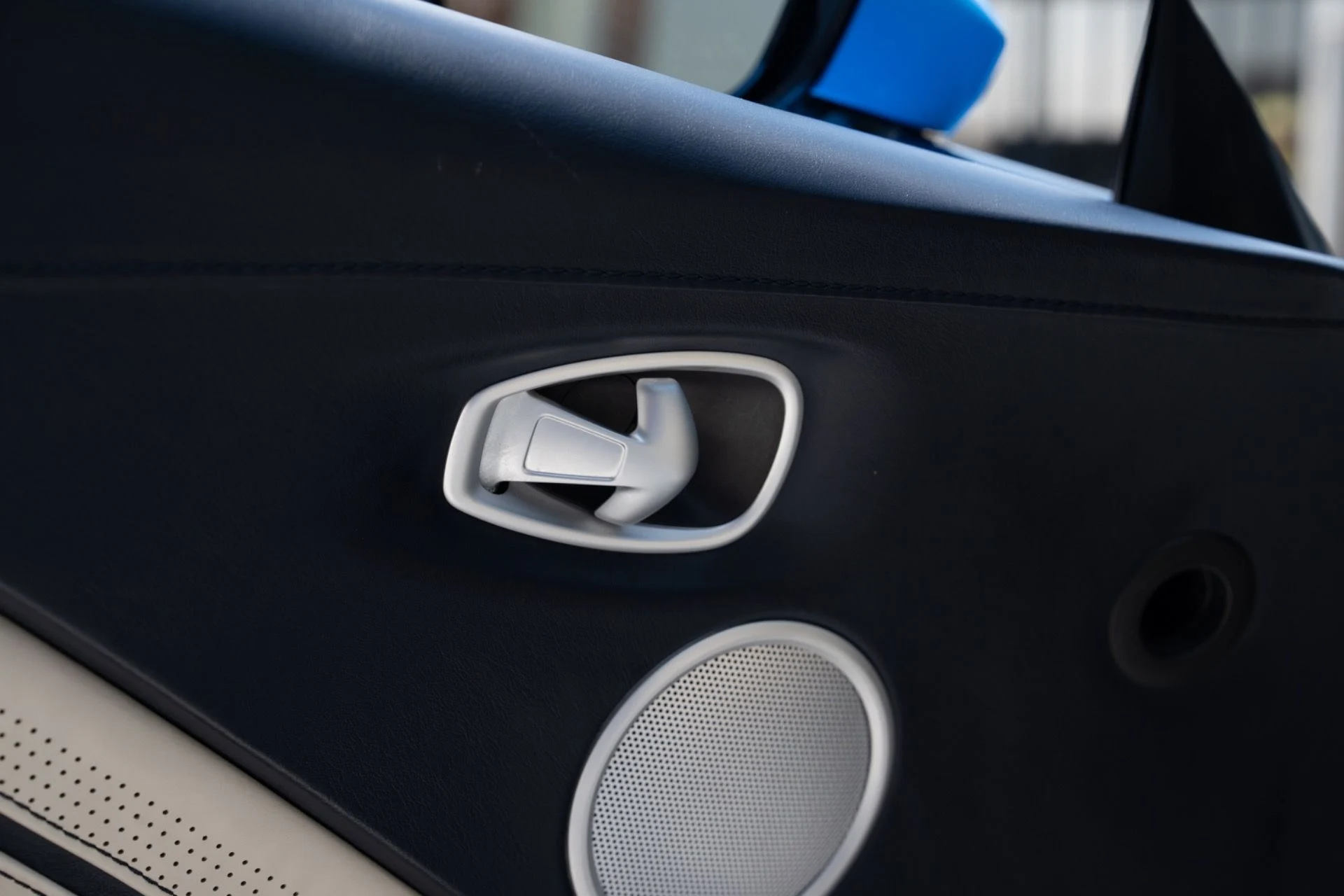 mph045_4134742484_Used_2021_Aston_Martin_Vantage_1781043646_0c17e0ecb7