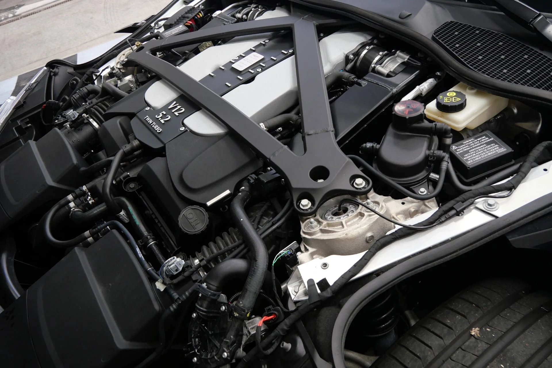 mph045_4159983651_Used_2022_Aston_Martin_DBS_Superleggera_Volante_715_Horsepower_Low_Miles_Two_Tone_Interior_1780071319_4a70584206