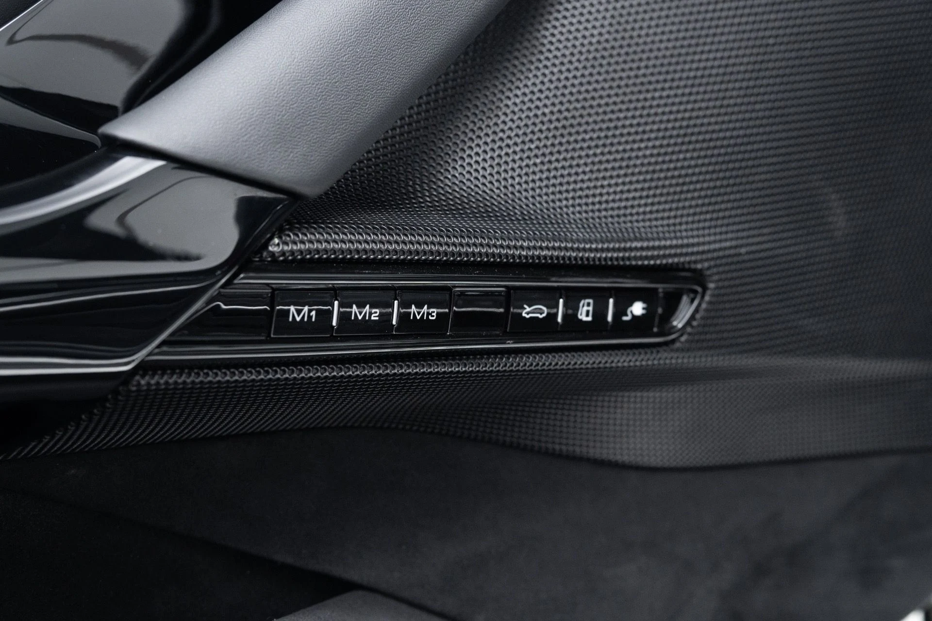 mph045_4160035577_Used_2024_Ferrari_SF_90_Spider_1775624639_a828d3e031