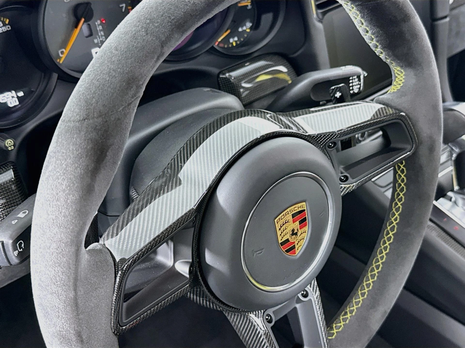 mph045_4174732782_Used_2018_Porsche_911_GT_2_RS_1790873182_6d77901829