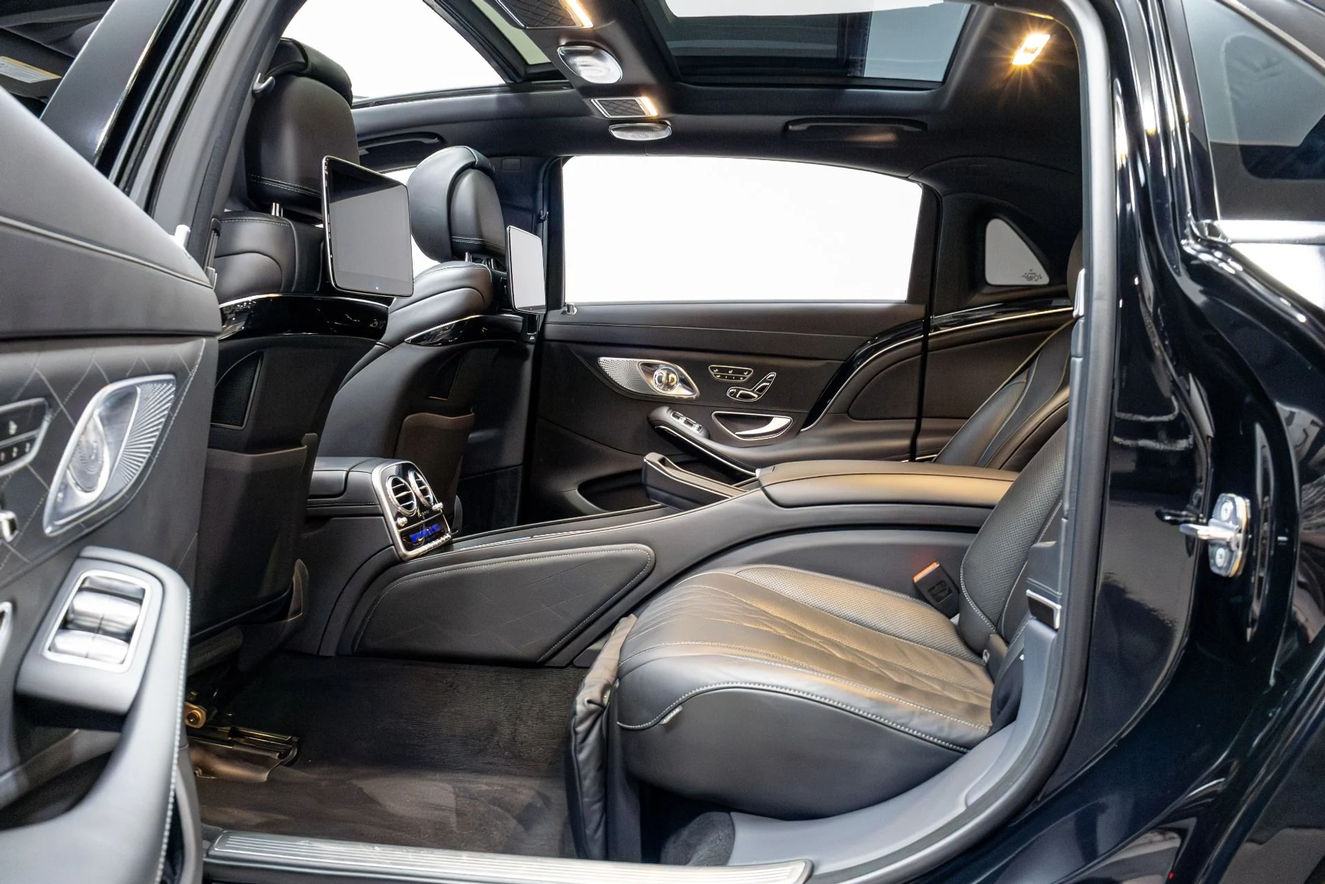 mph045_4189773805_Used_2020_Mercedes_Benz_S_Class_Maybach_S_650_1773874988_7a00595823