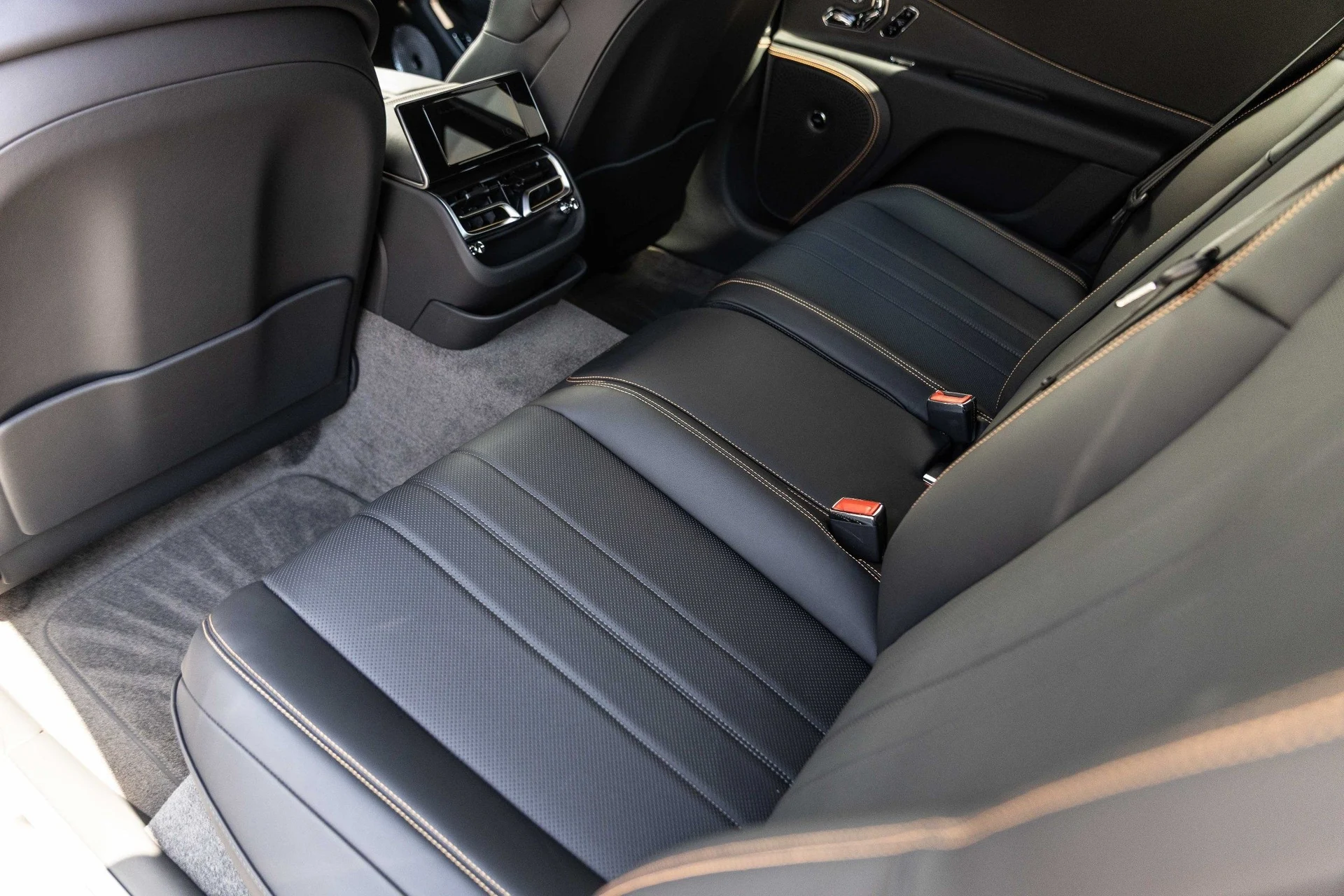 mph045_4196892840_Hi_Tech_Luxury_Imports_LLC_SCBBP_6_ZG_8_SC_022680_image_45_1760823de3