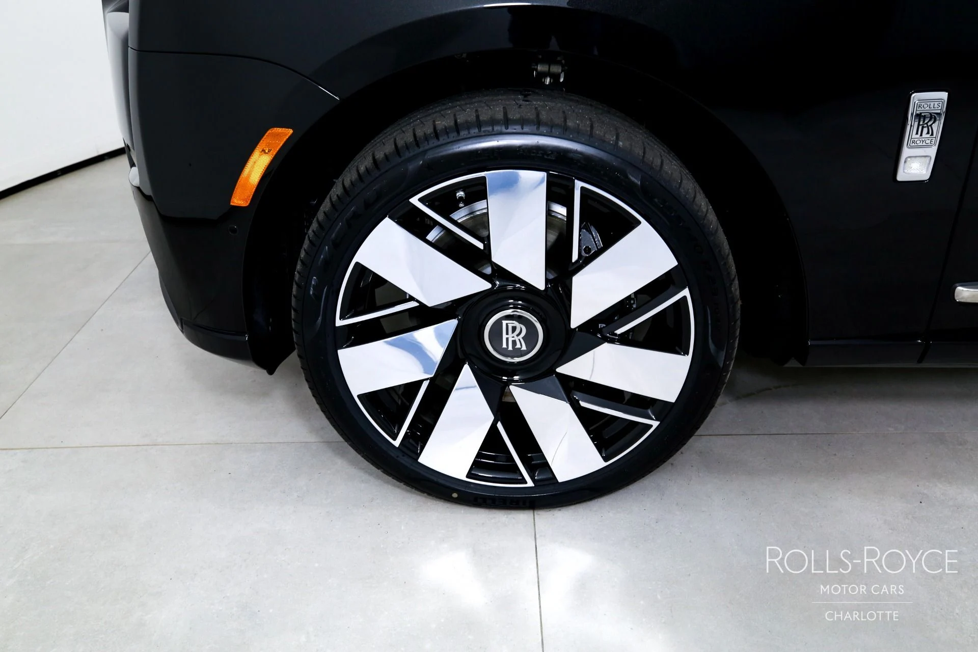 mph045_4215023199_Used_2026_Rolls_Royce_Cullinan_1765392948_07f7fa2cb4