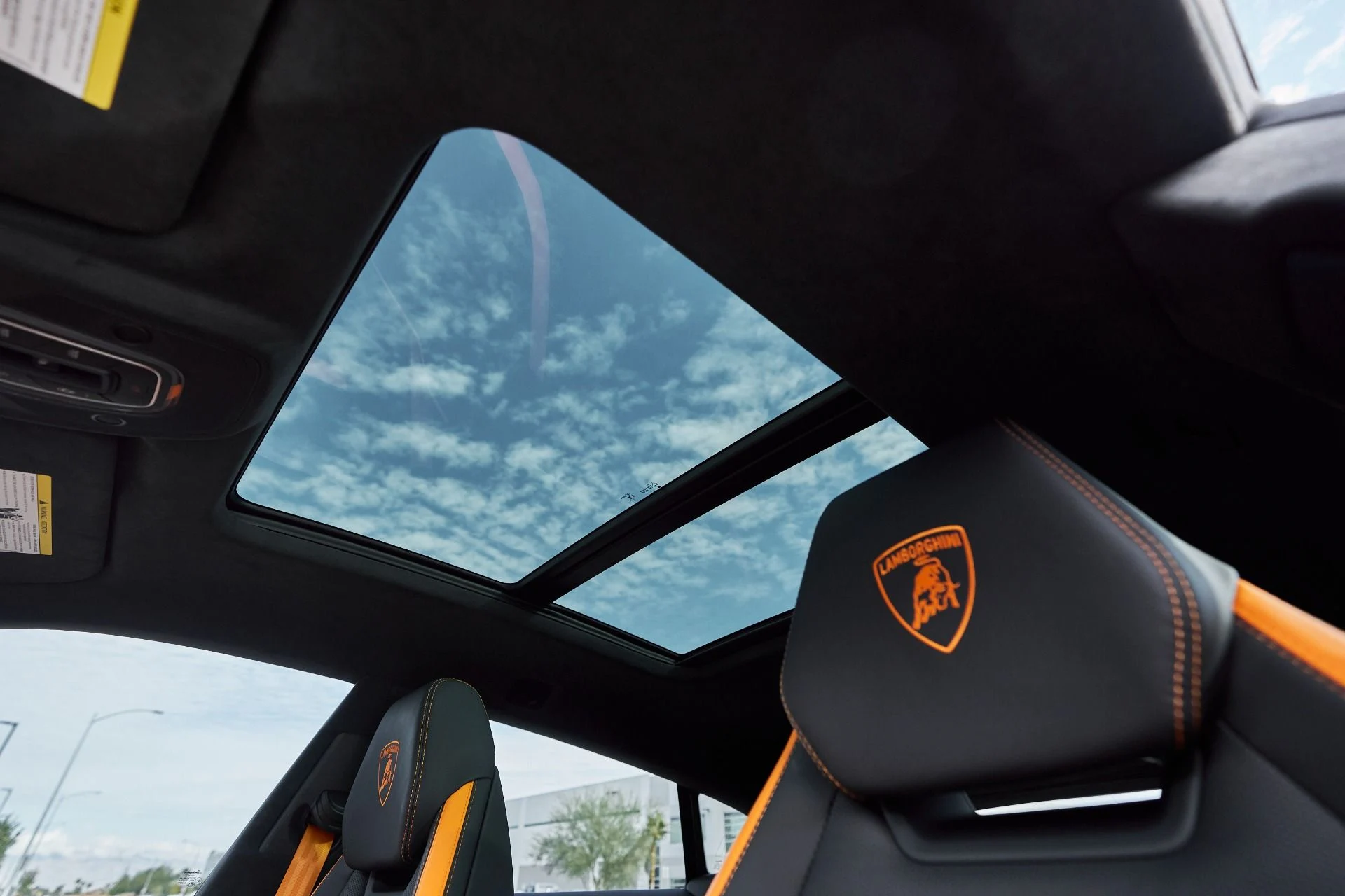 mph045_4219237510_Used_2025_Lamborghini_Urus_SE_1763677050_80049a0e90