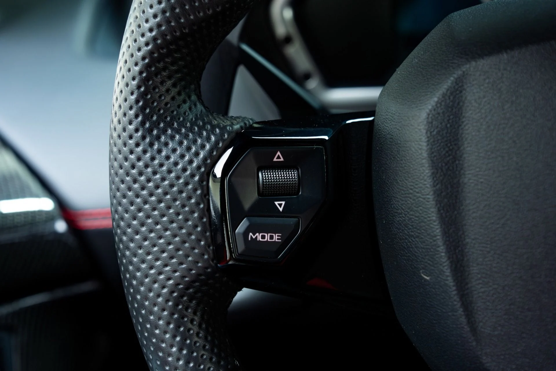 mph045_422394341_Used_2015_Lamborghini_Aventador_LP_700_4_1778261720_505561cd2b
