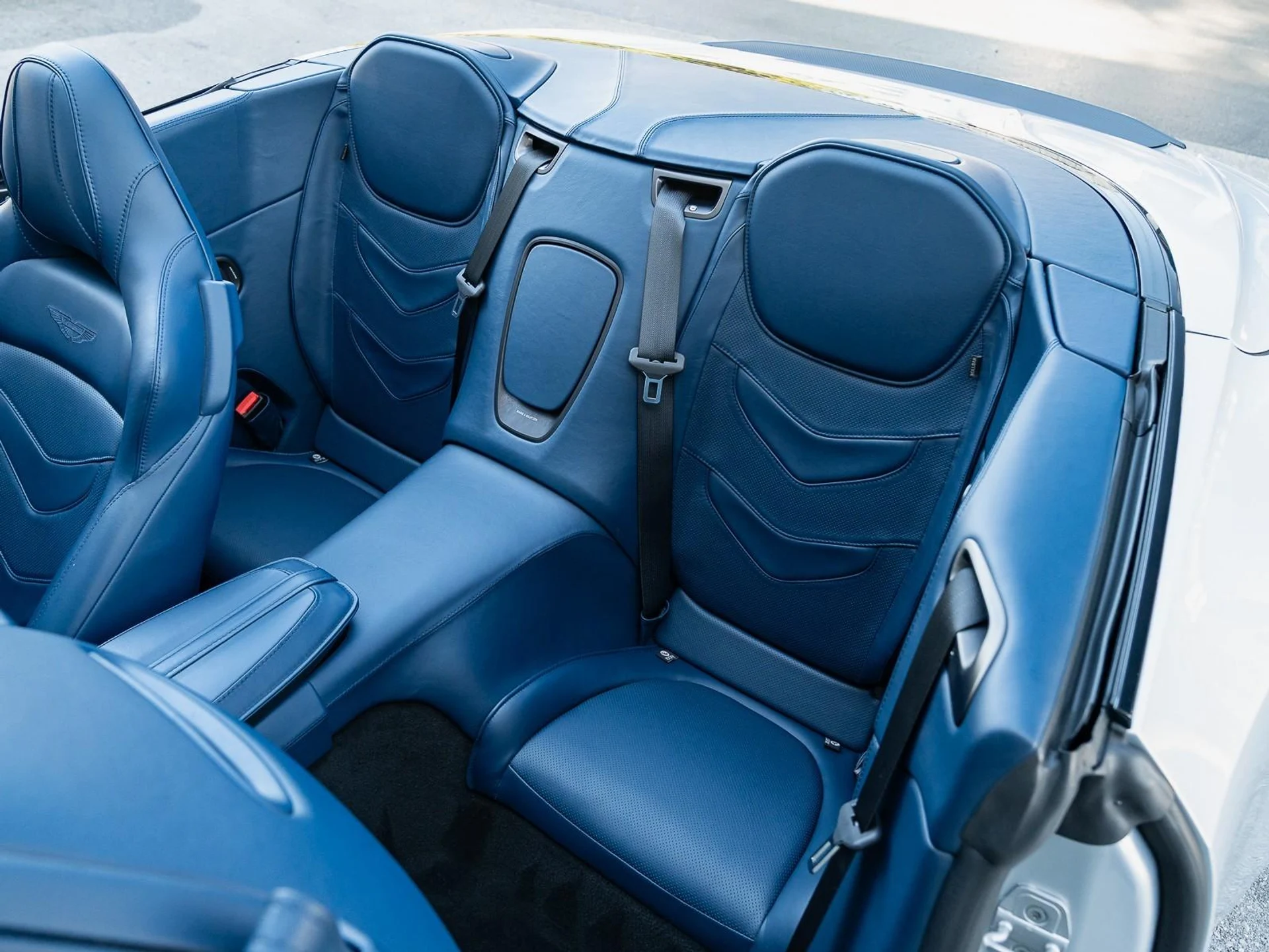 mph045_4230517006_Used_2020_Aston_Martin_DBS_Superleggera_1764795982_1f1c720814