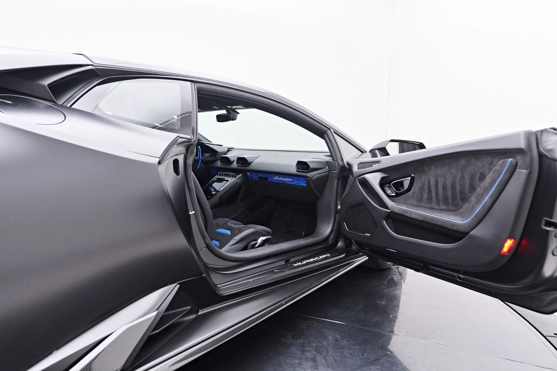 mph045_4242211246_Used_2021_Lamborghini_Huracan_EVO_Base_1758314681_7e5e714628
