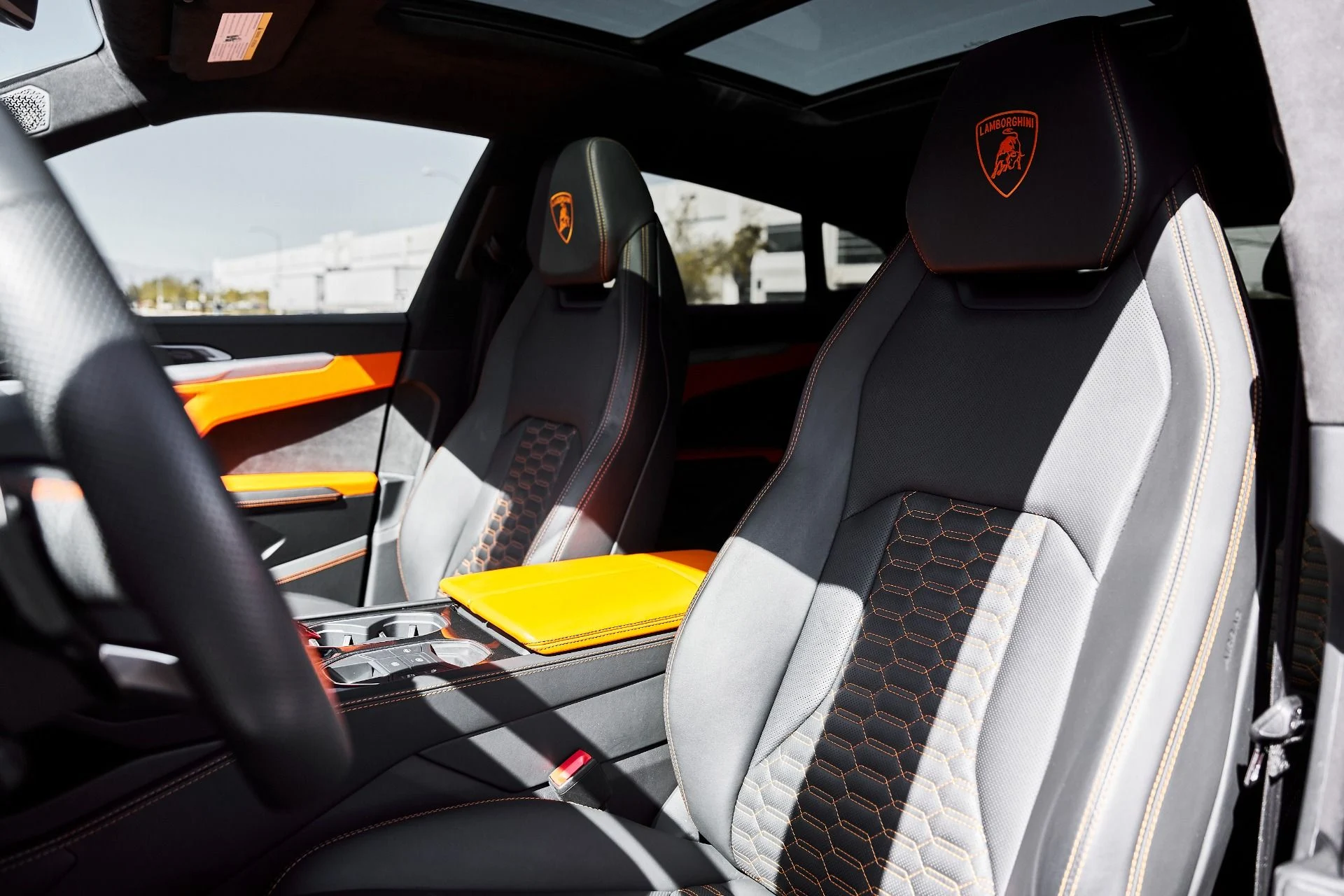 mph045_4254361200_Used_2022_Lamborghini_Urus_1778204457_6fb1c44af2