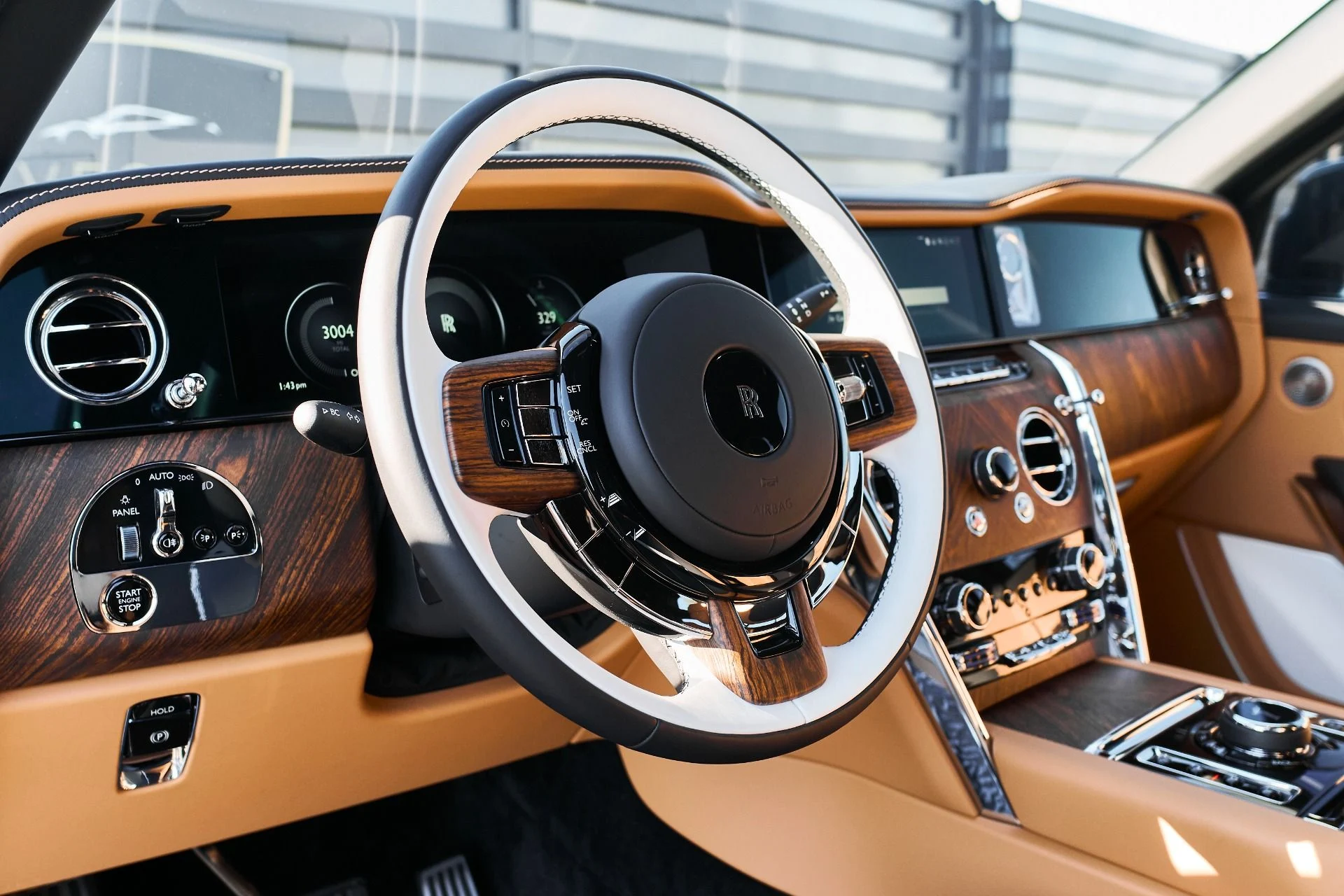 mph045_4258002258_Used_2025_Rolls_Royce_Cullinan_Base_1766020418_a5e7d97964