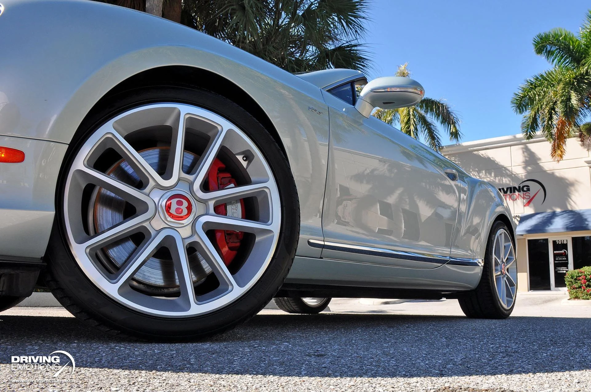 mph045_428144215_886_p46_l_dac659cbfa